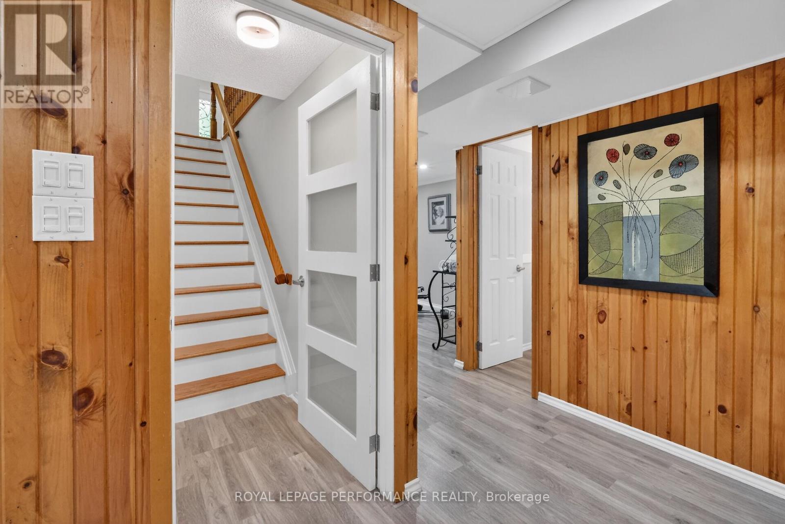 569 PRINCESS LOUISE DRIVE - 32