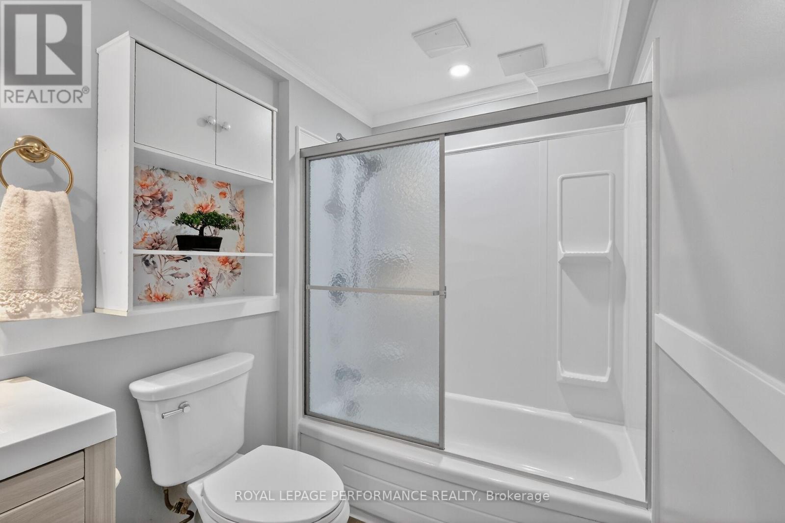 569 PRINCESS LOUISE DRIVE - 40
