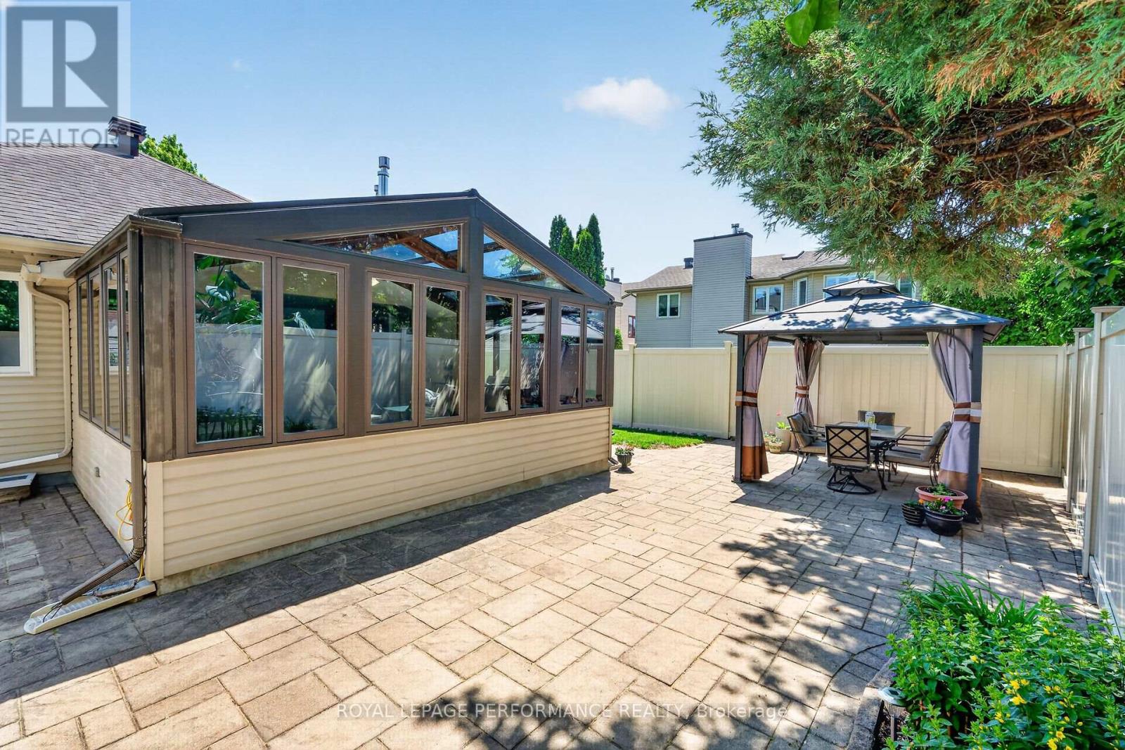 569 PRINCESS LOUISE DRIVE - 44
