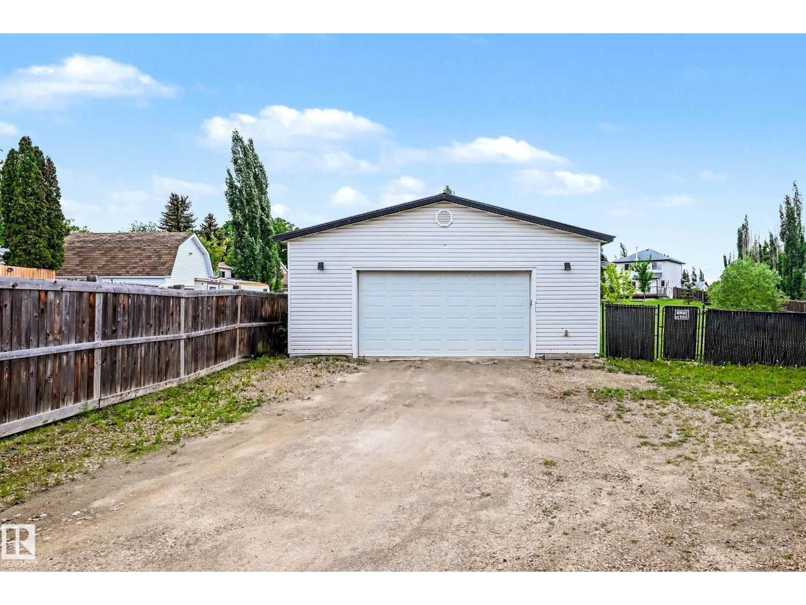 62 GREYSTONE CR - 43