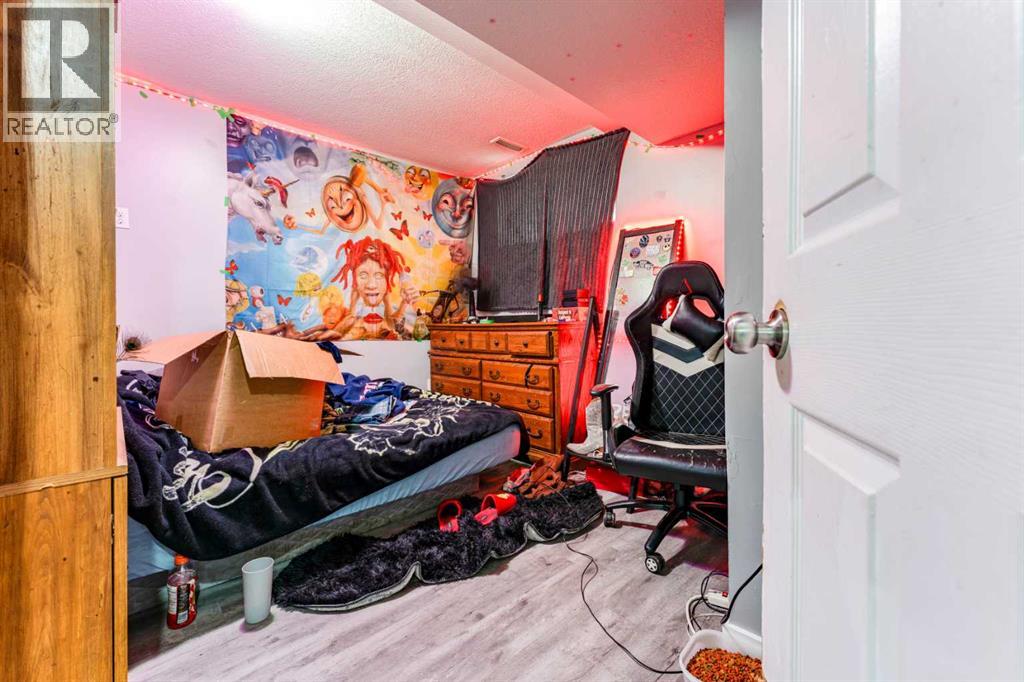 6087 Martingrove Road NE - 23
