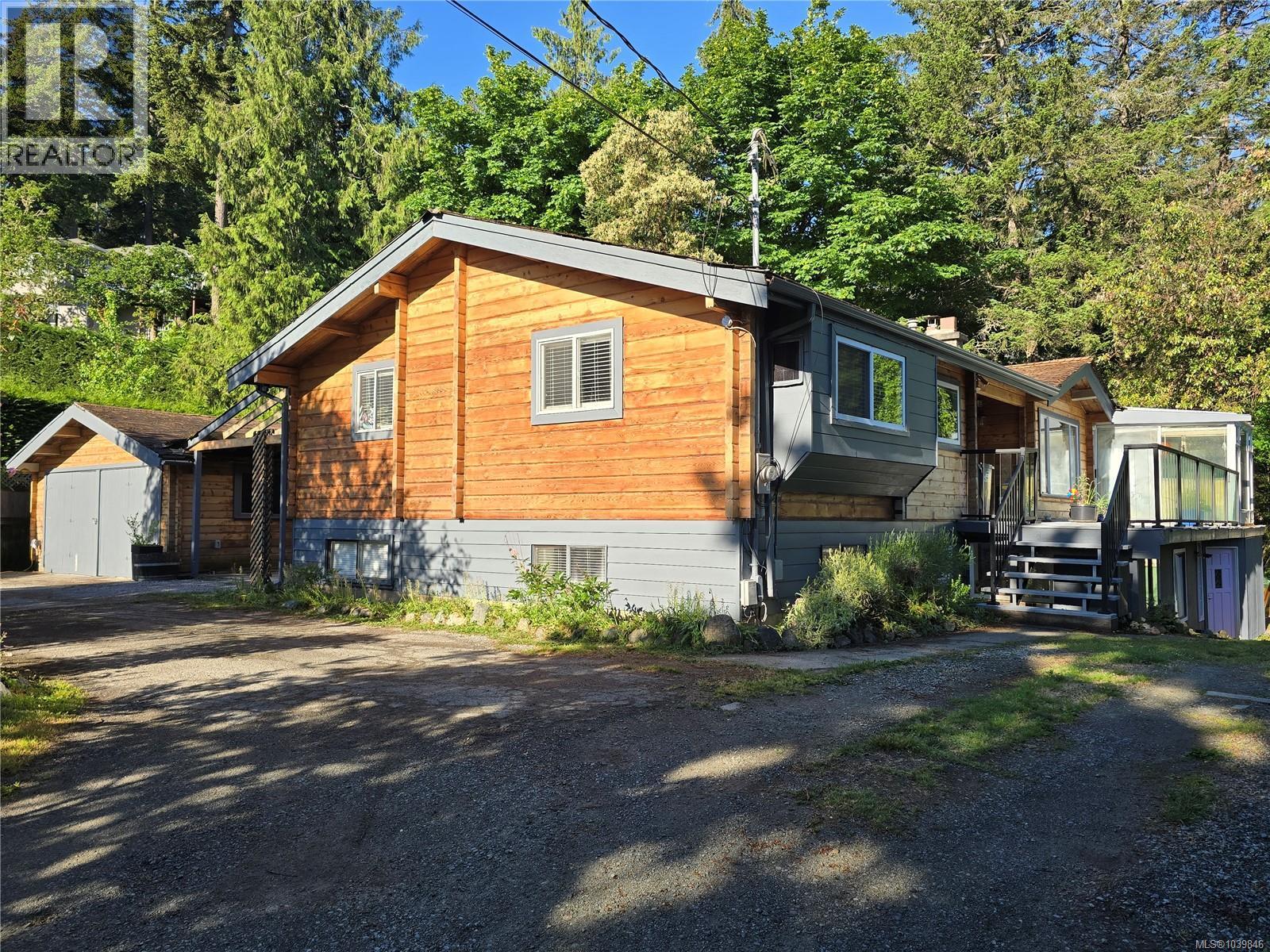 6898 Woodward Dr - 2