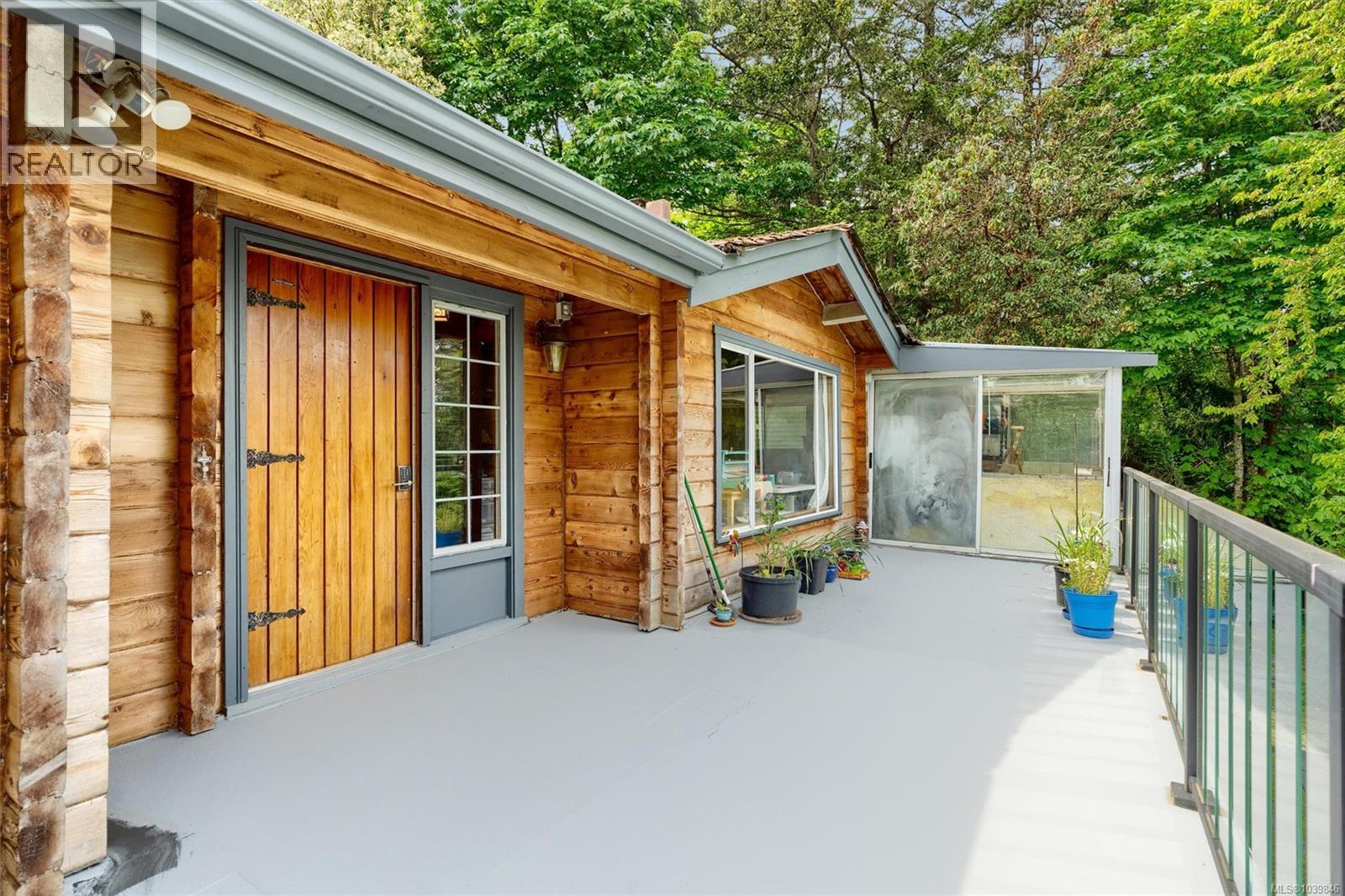 6898 Woodward Dr - 5