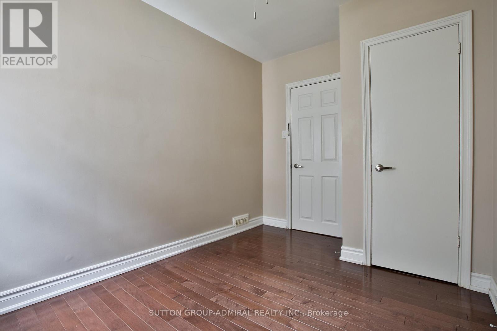 33 REGINA AVENUE - 13