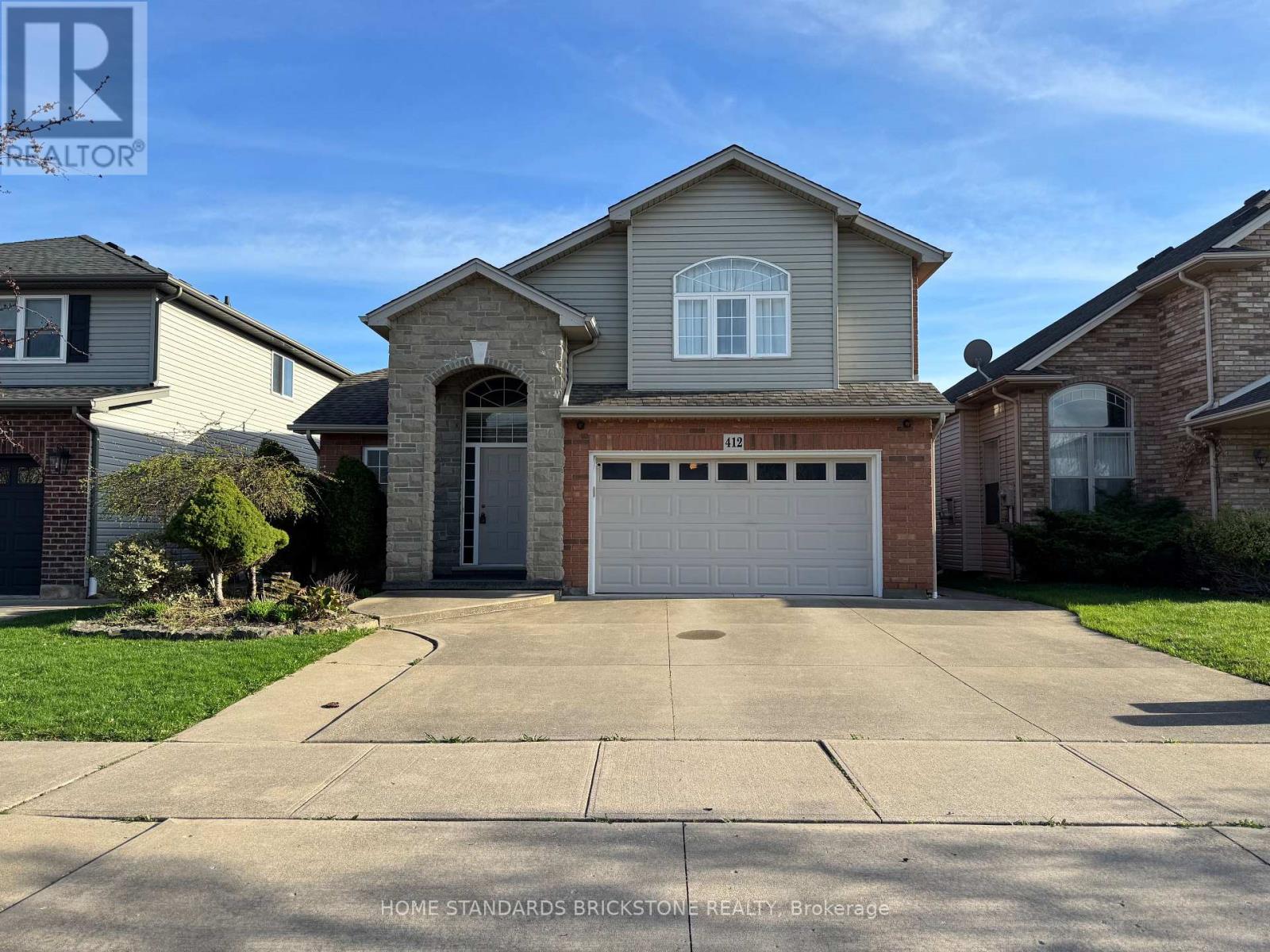 412 AUTUMN CRESCENT - 1