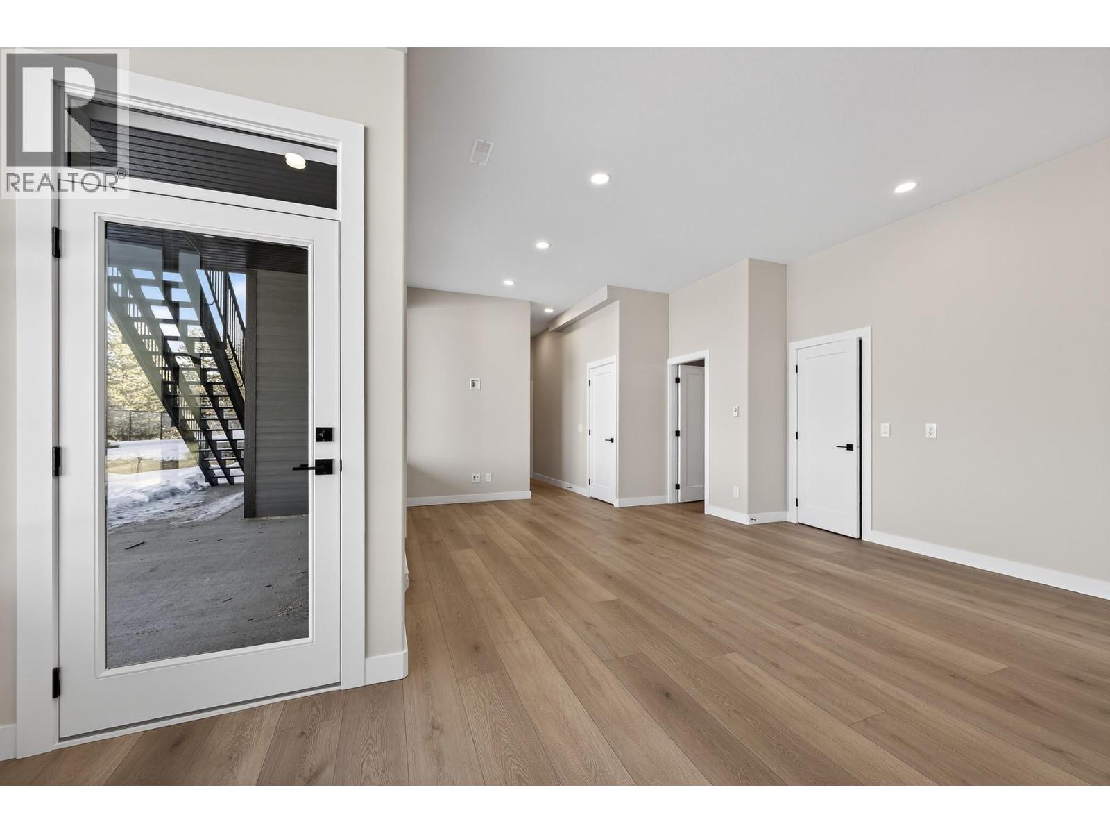 2138 LINFIELD Drive - 39