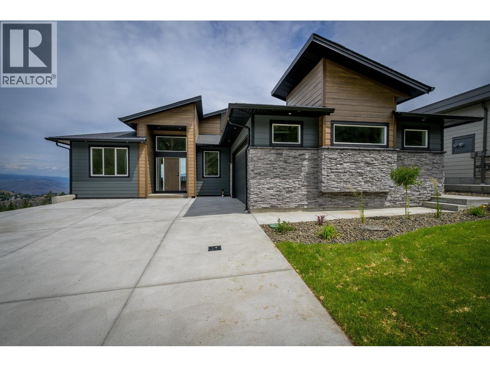 2138 LINFIELD Drive - 1