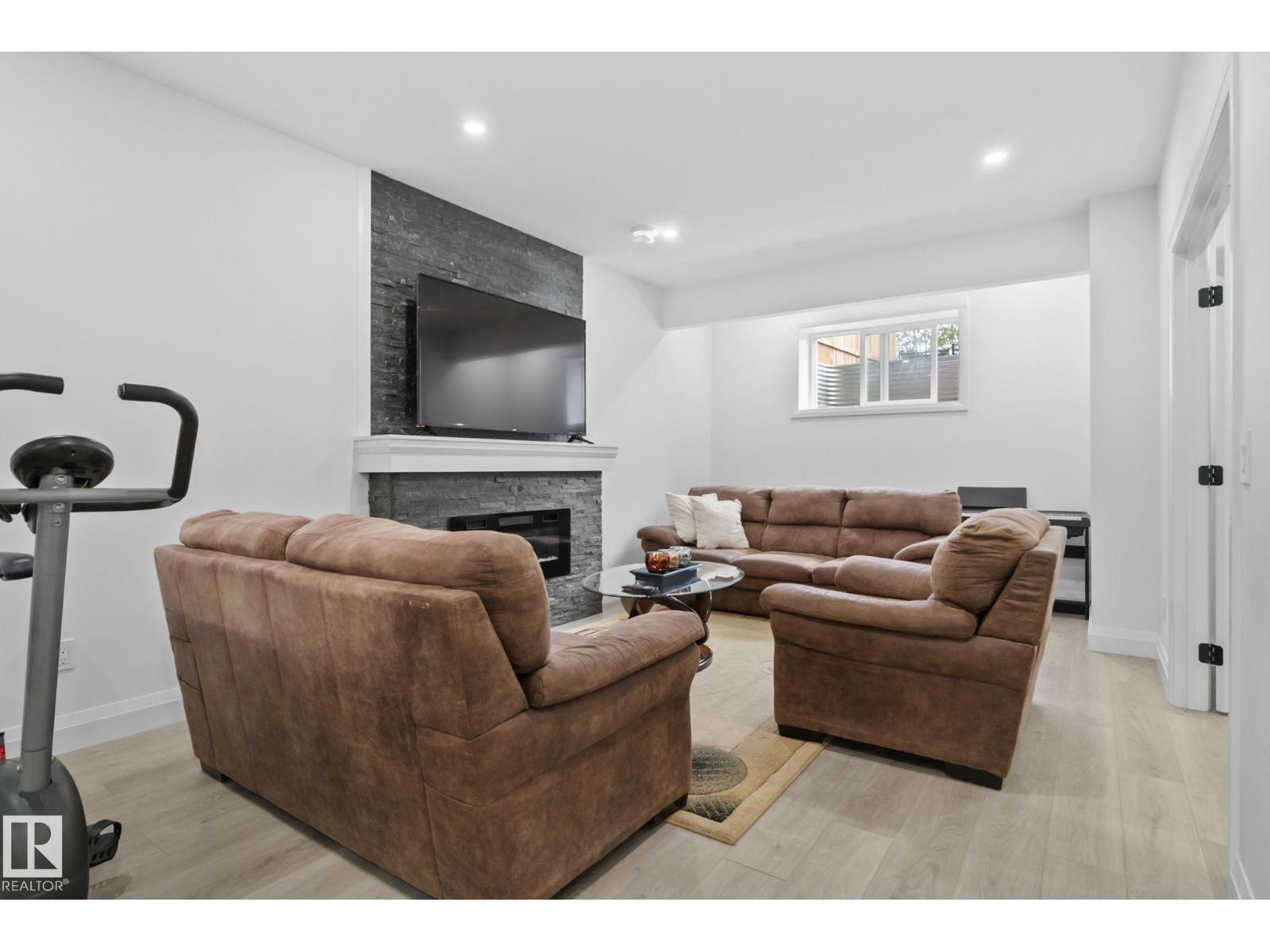 6423 175 AV NW — photo 44