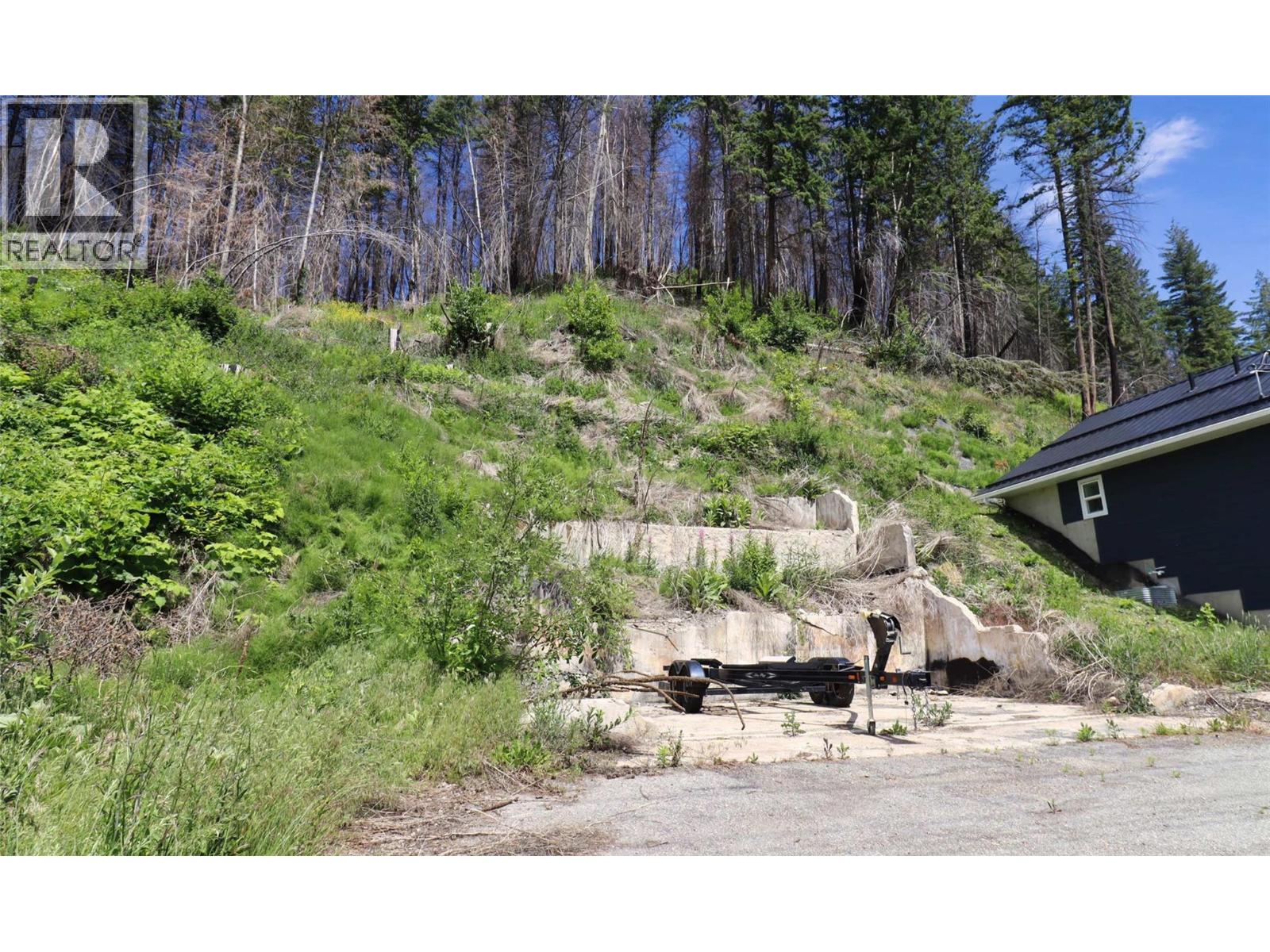 5185 Squilax Anglemont Road, Celista