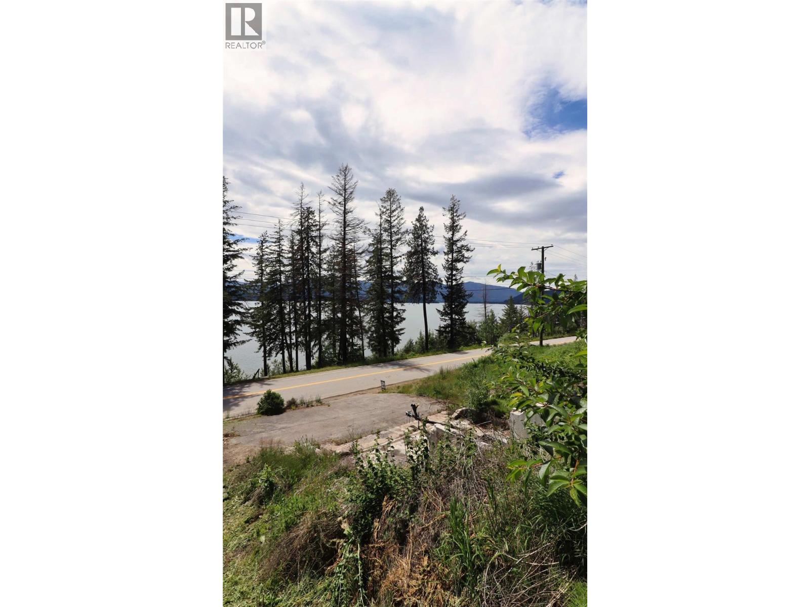 5185 Squilax Anglemont Road, Celista