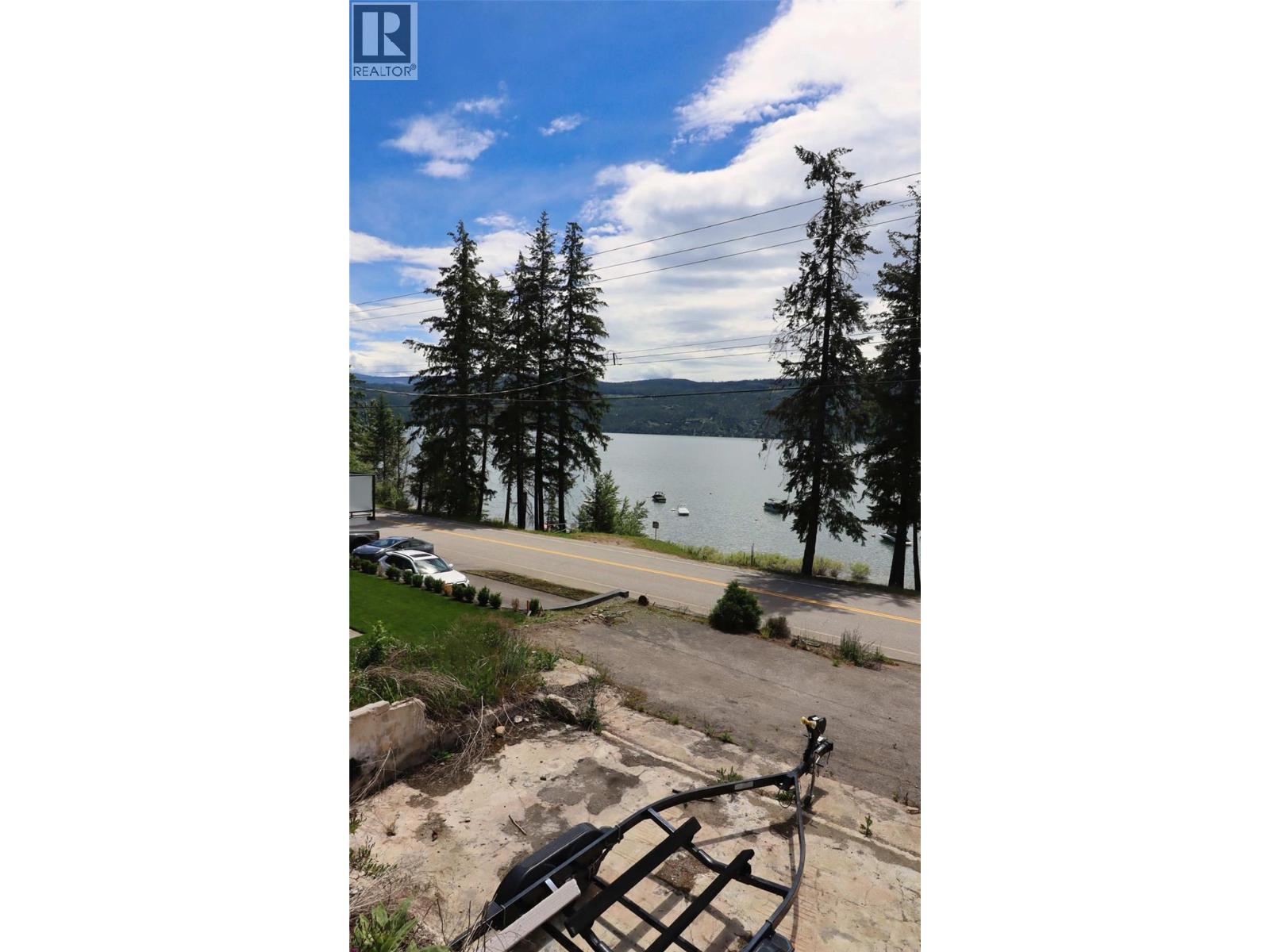 5185 Squilax Anglemont Road, Celista