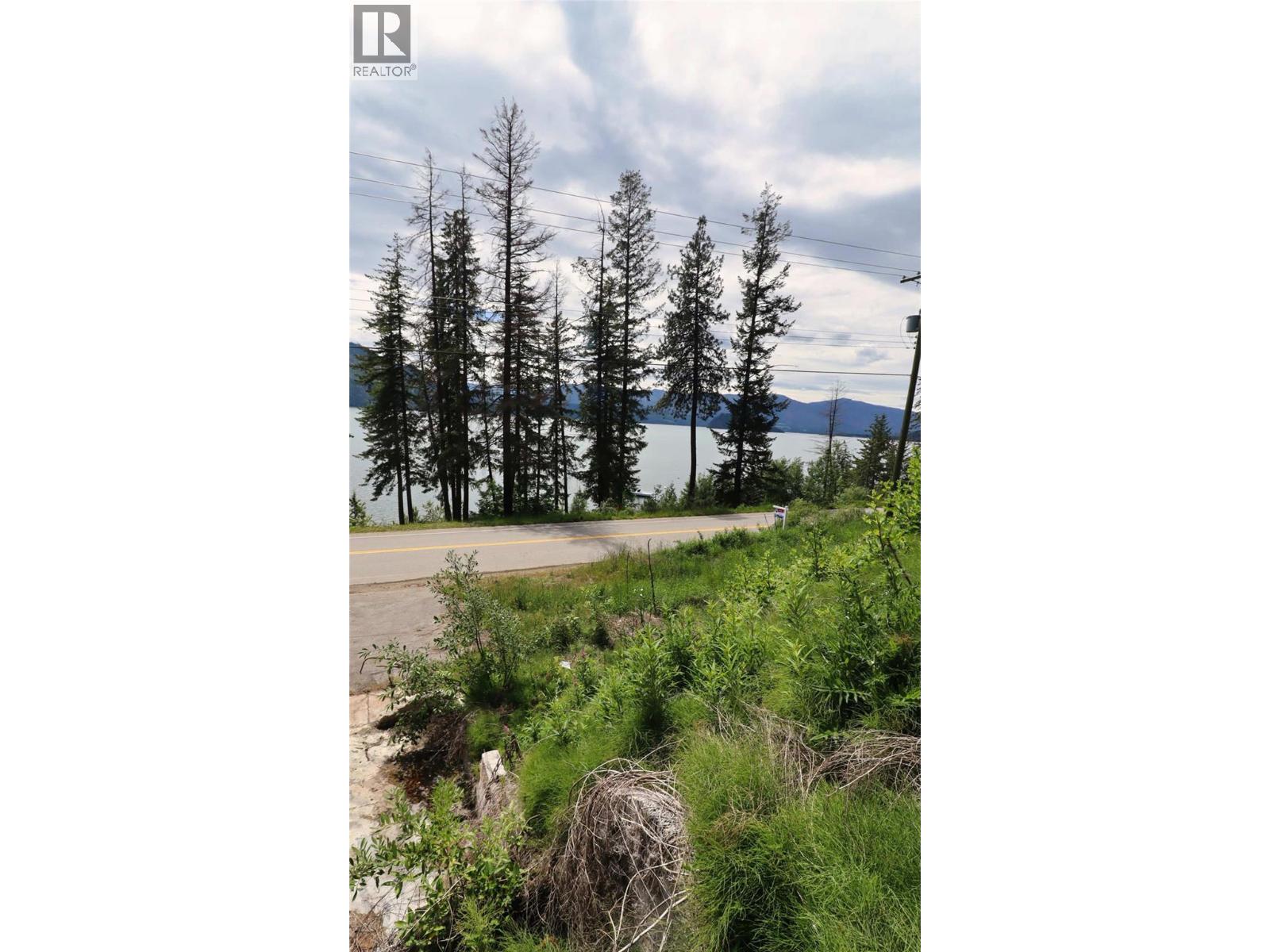 5185 Squilax Anglemont Road, Celista
