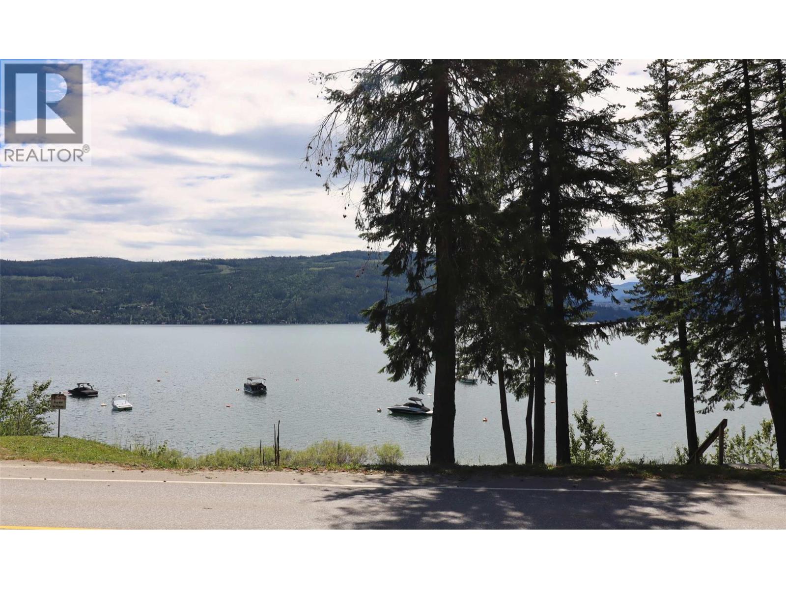 5185 Squilax Anglemont Road, Celista
