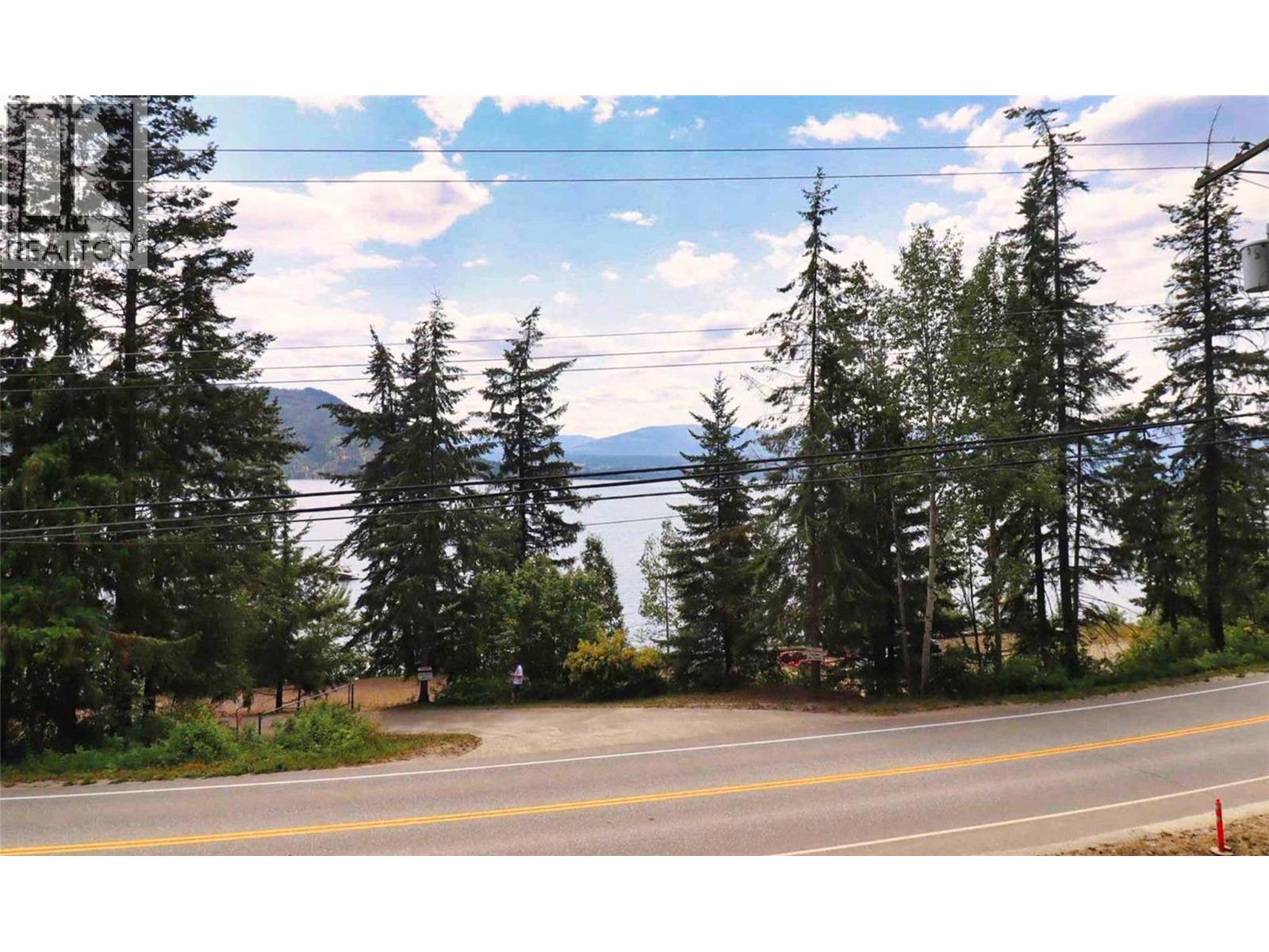 5185 Squilax Anglemont Road, Celista