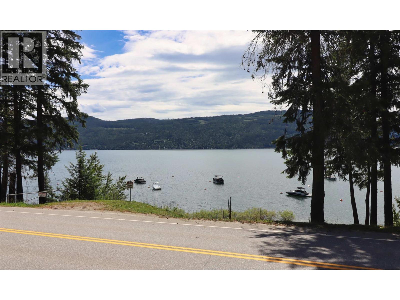 5185 Squilax Anglemont Road, Celista