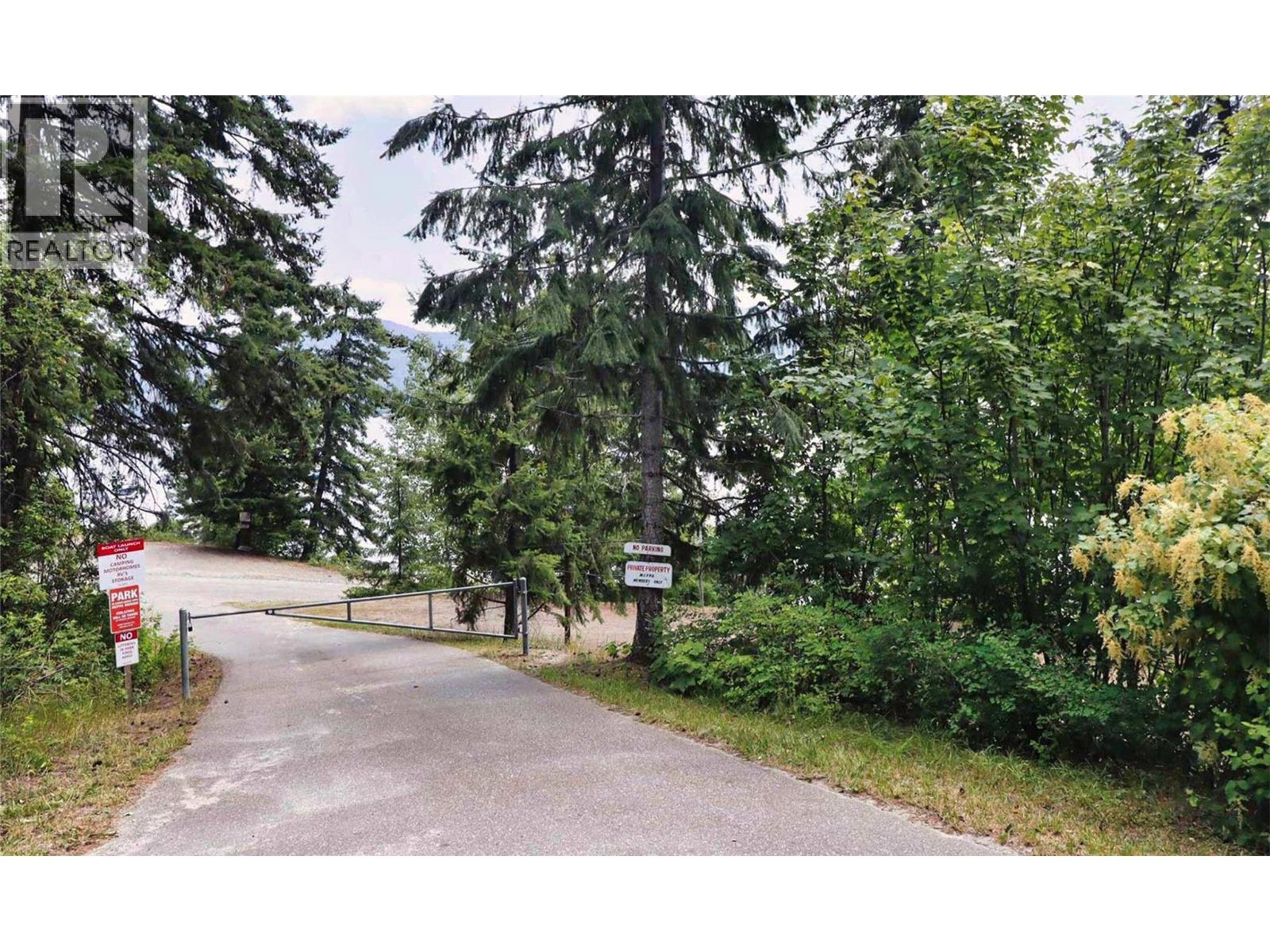5185 Squilax Anglemont Road, Celista