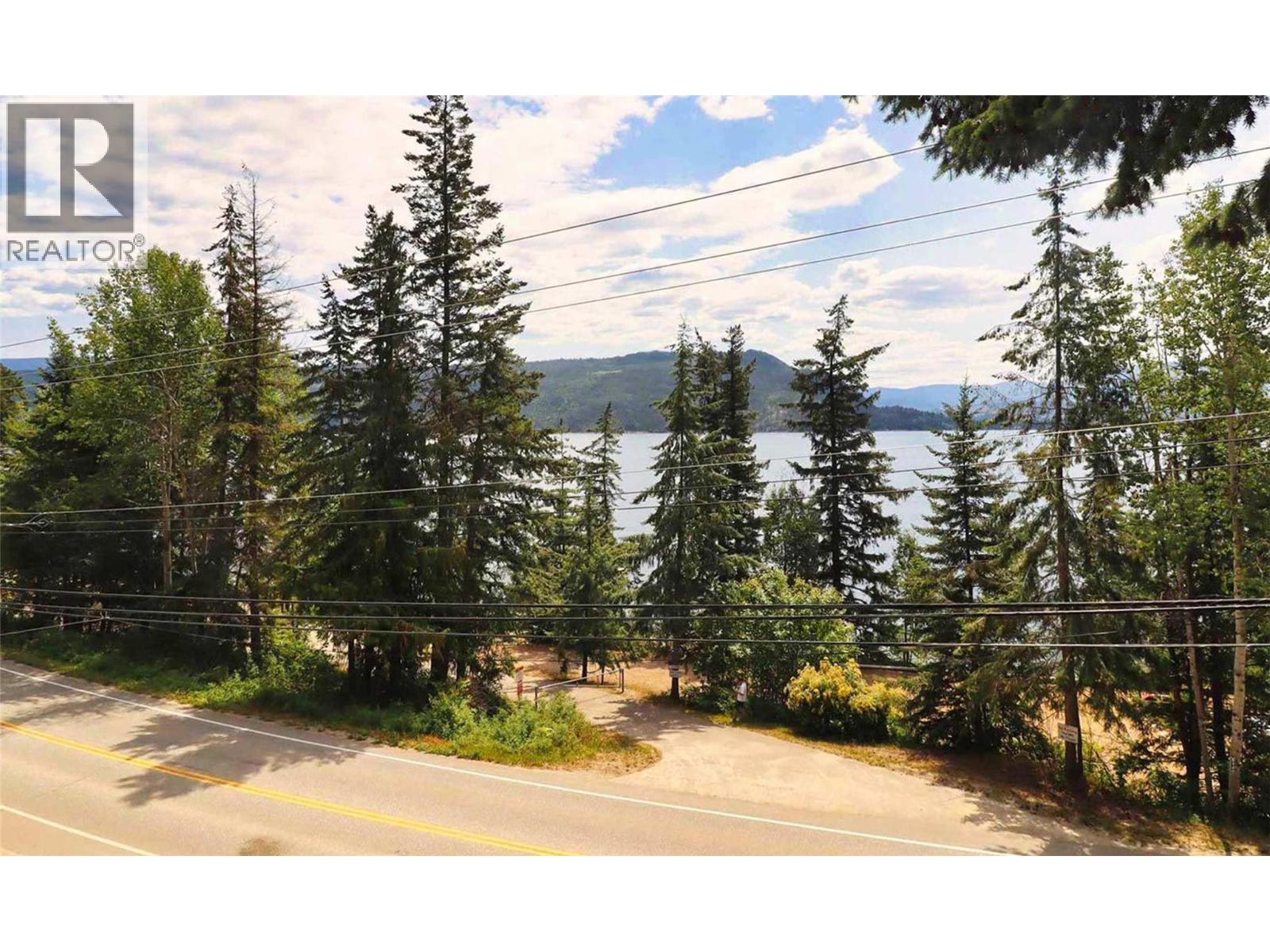 5185 Squilax Anglemont Road, Celista