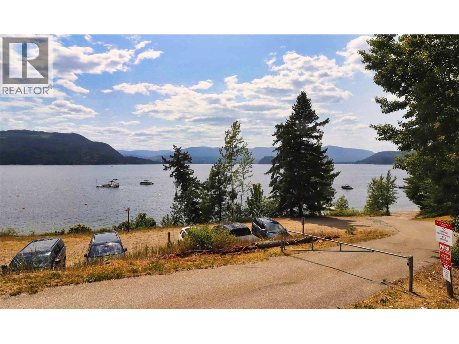 5185 Squilax Anglemont Road, Celista