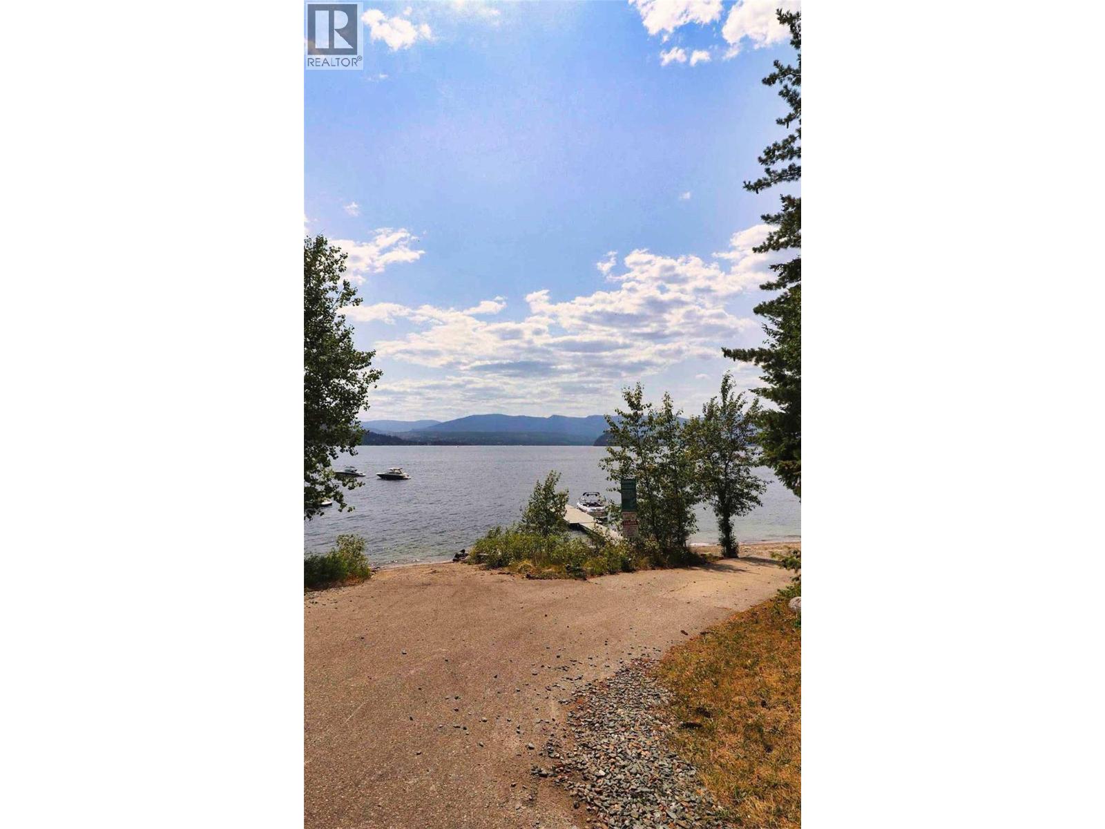 5185 Squilax Anglemont Road, Celista