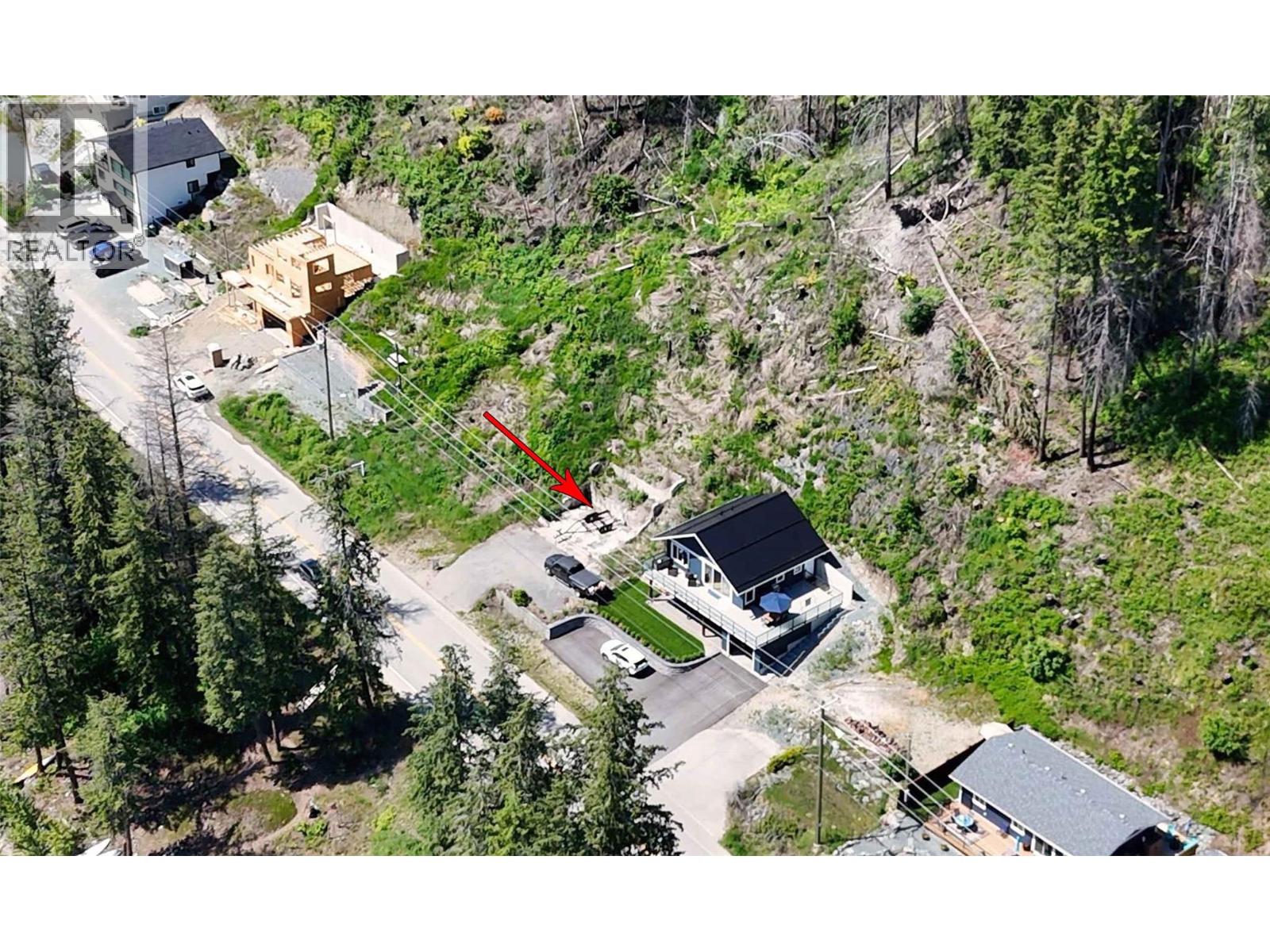5185 Squilax Anglemont Road, Celista