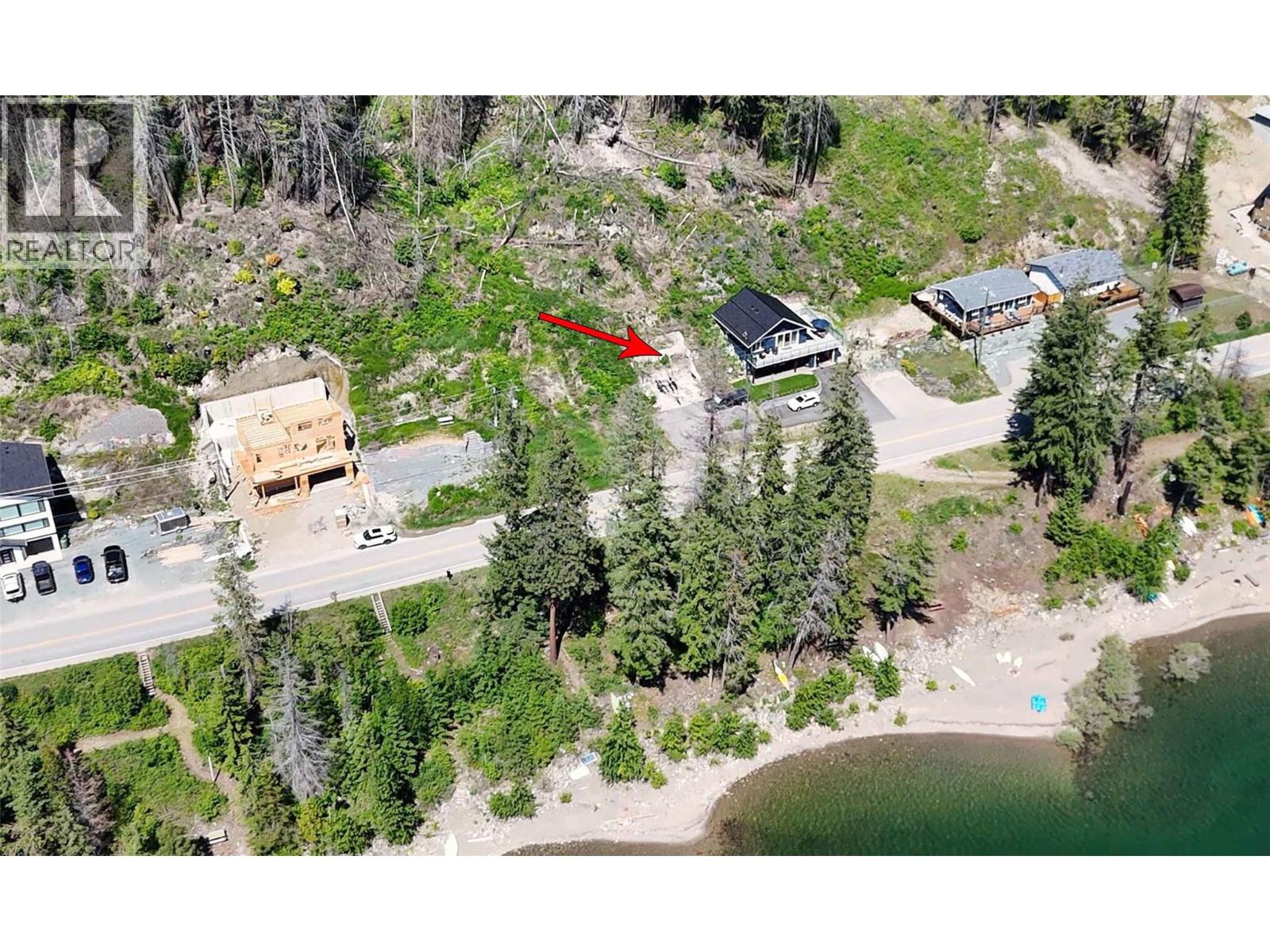 5185 Squilax Anglemont Road, Celista