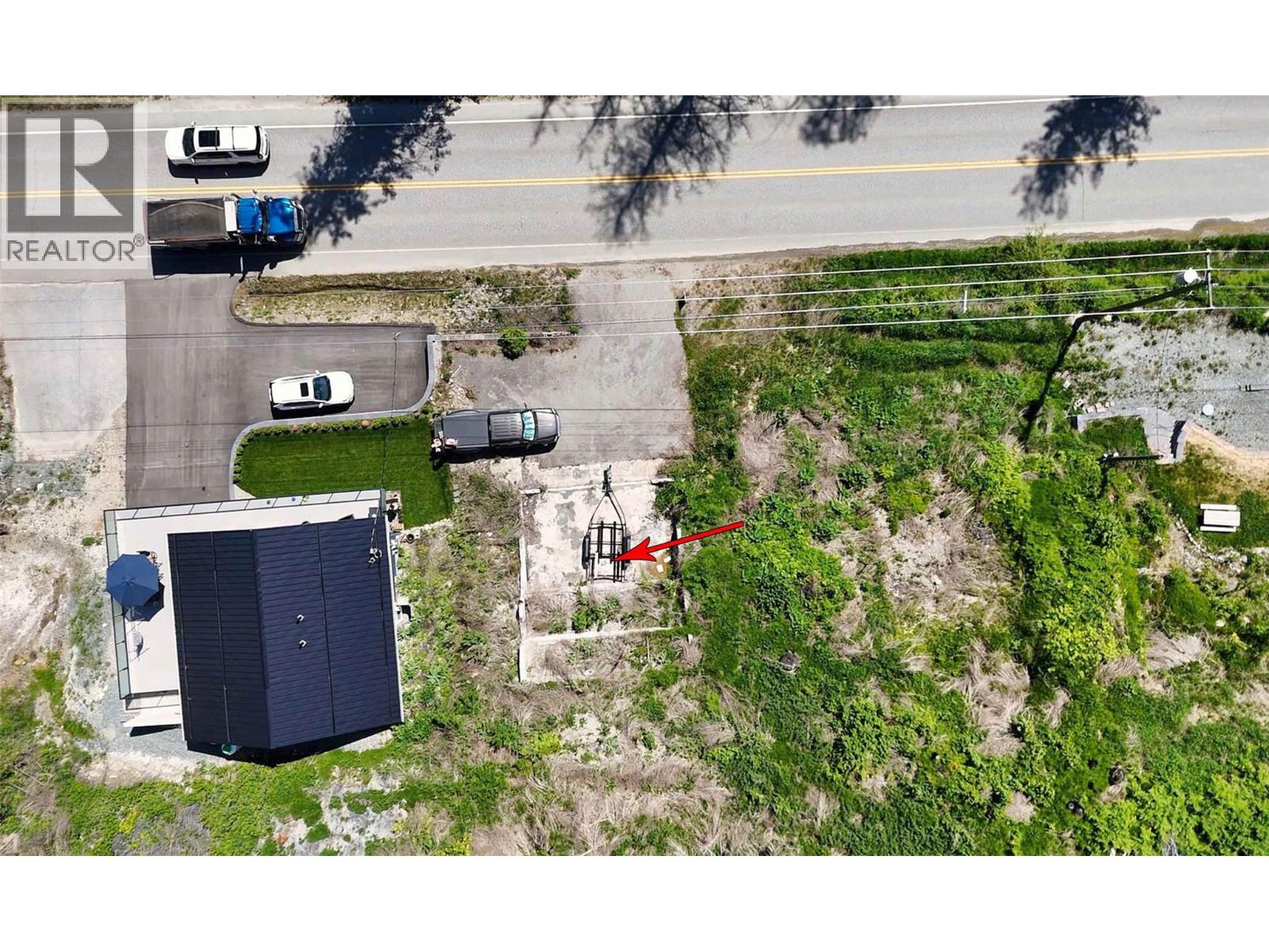 5185 Squilax Anglemont Road, Celista