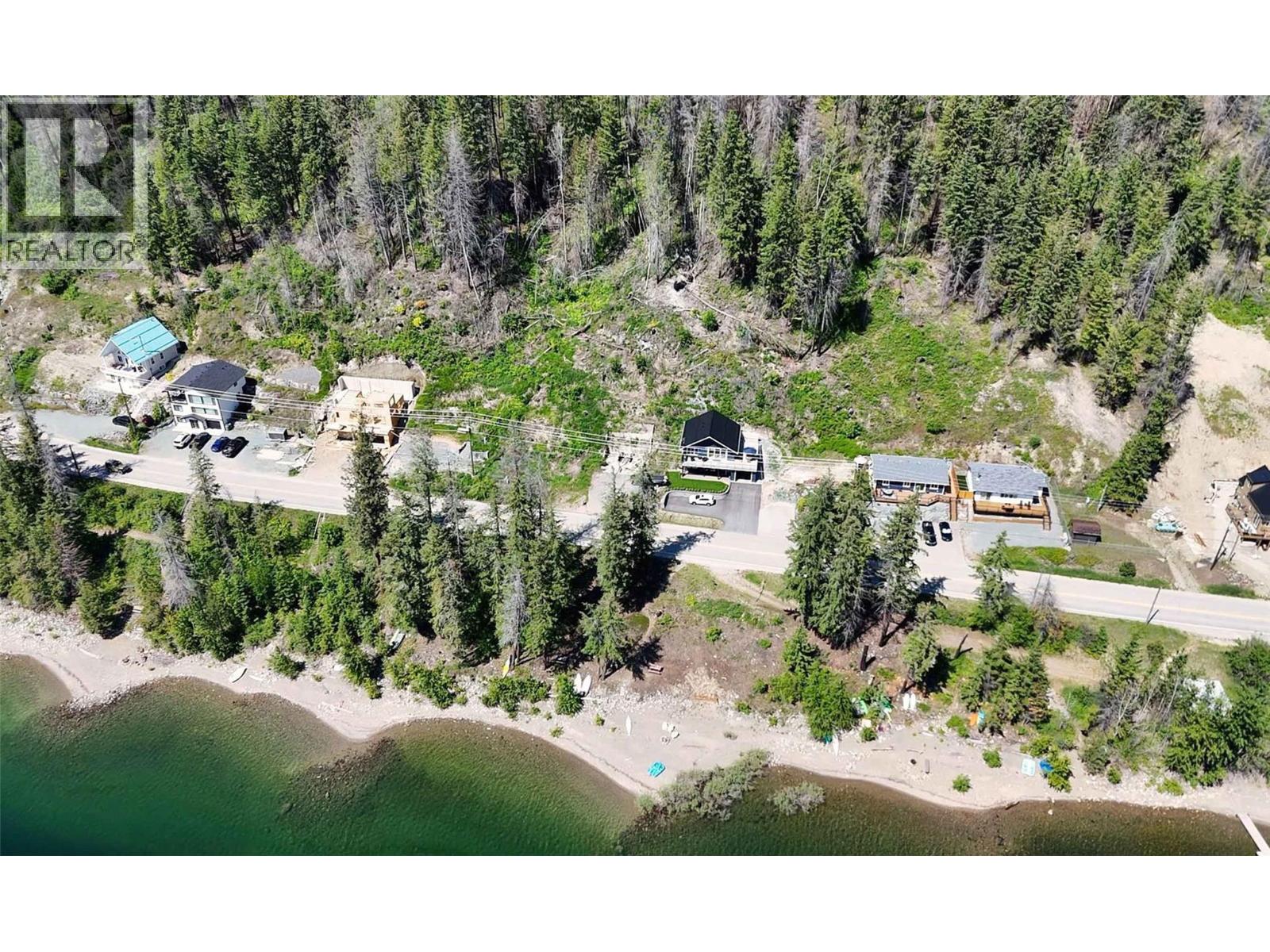 5185 Squilax Anglemont Road, Celista