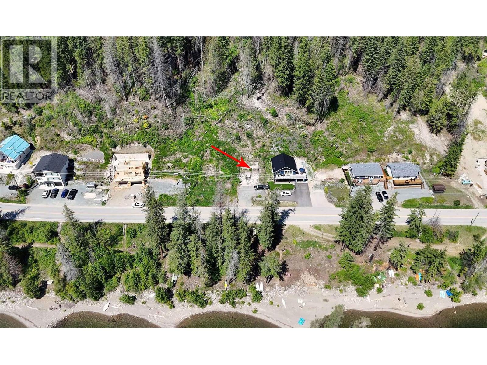 5185 Squilax Anglemont Road, Celista