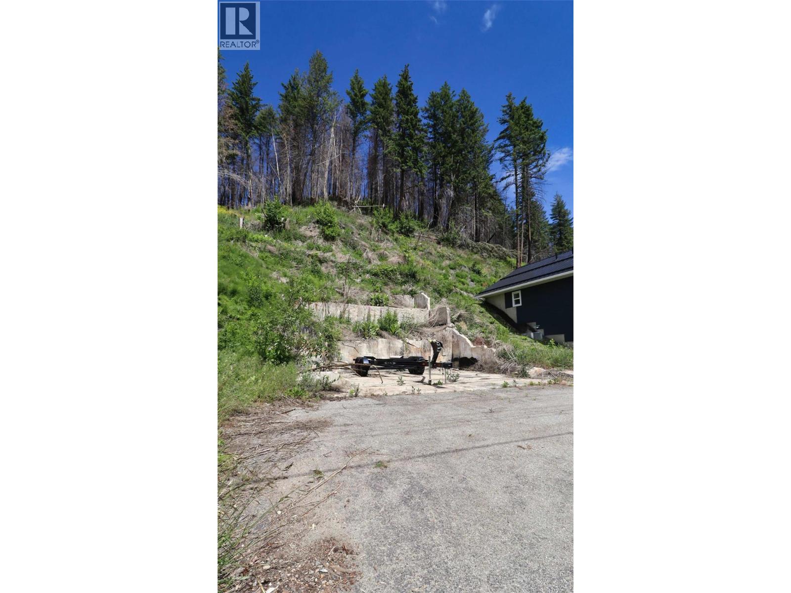 5185 Squilax Anglemont Road, Celista