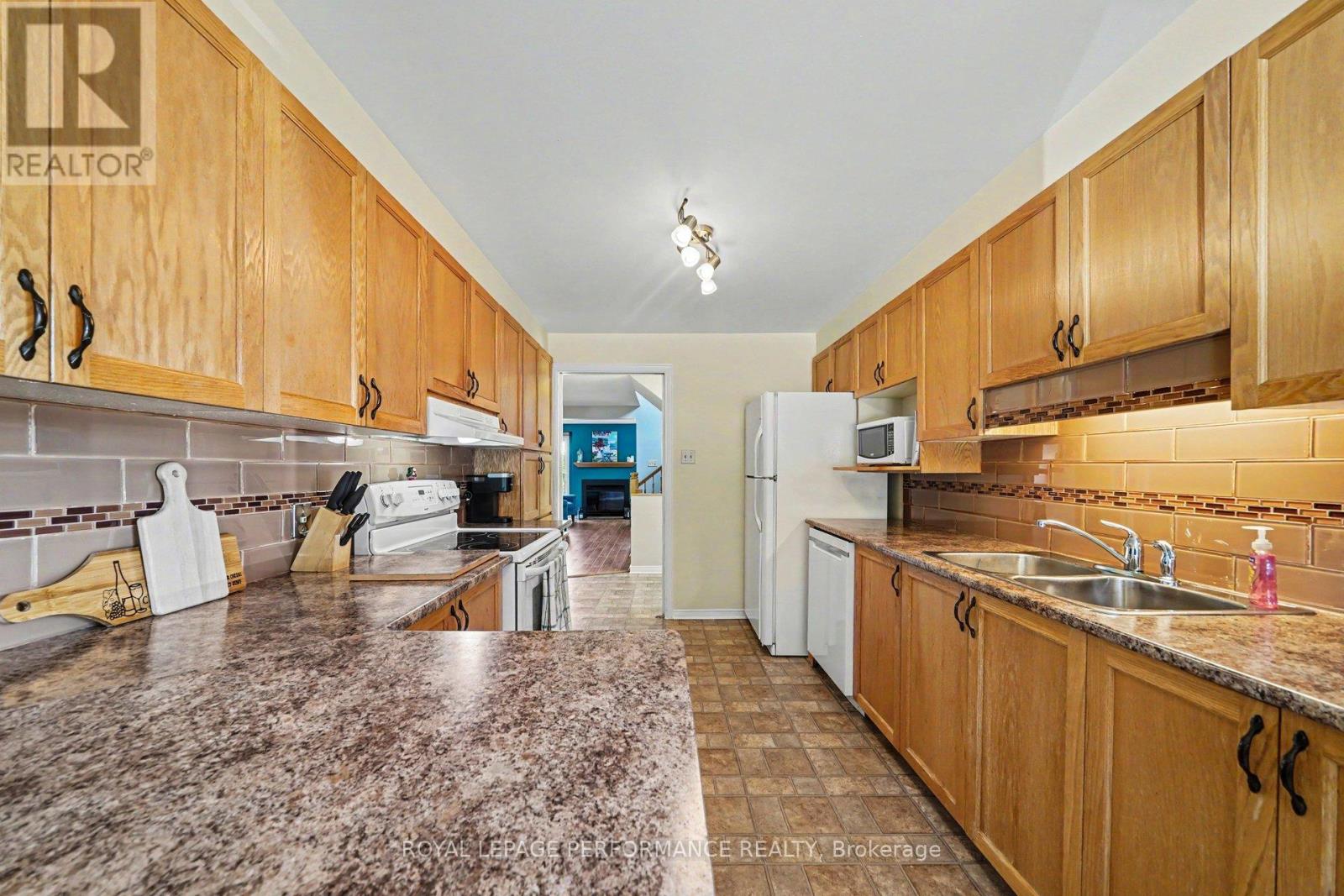 4 Bed, 3 Bath House for Sale in Ottawa – 6145 OAK MEADOWS DRIVE, Ottawa – MLS# X13449094 - Image 10