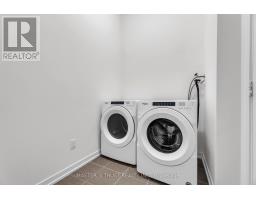 183 Harding Park Street, Newmarket, ON L3Y0E3 Photo 11