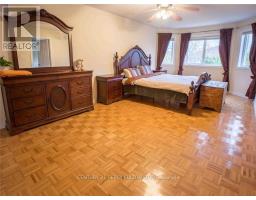 Family room - 14 Montesano Crescent, Richmond Hill, ON L4B4M9 Photo 8
