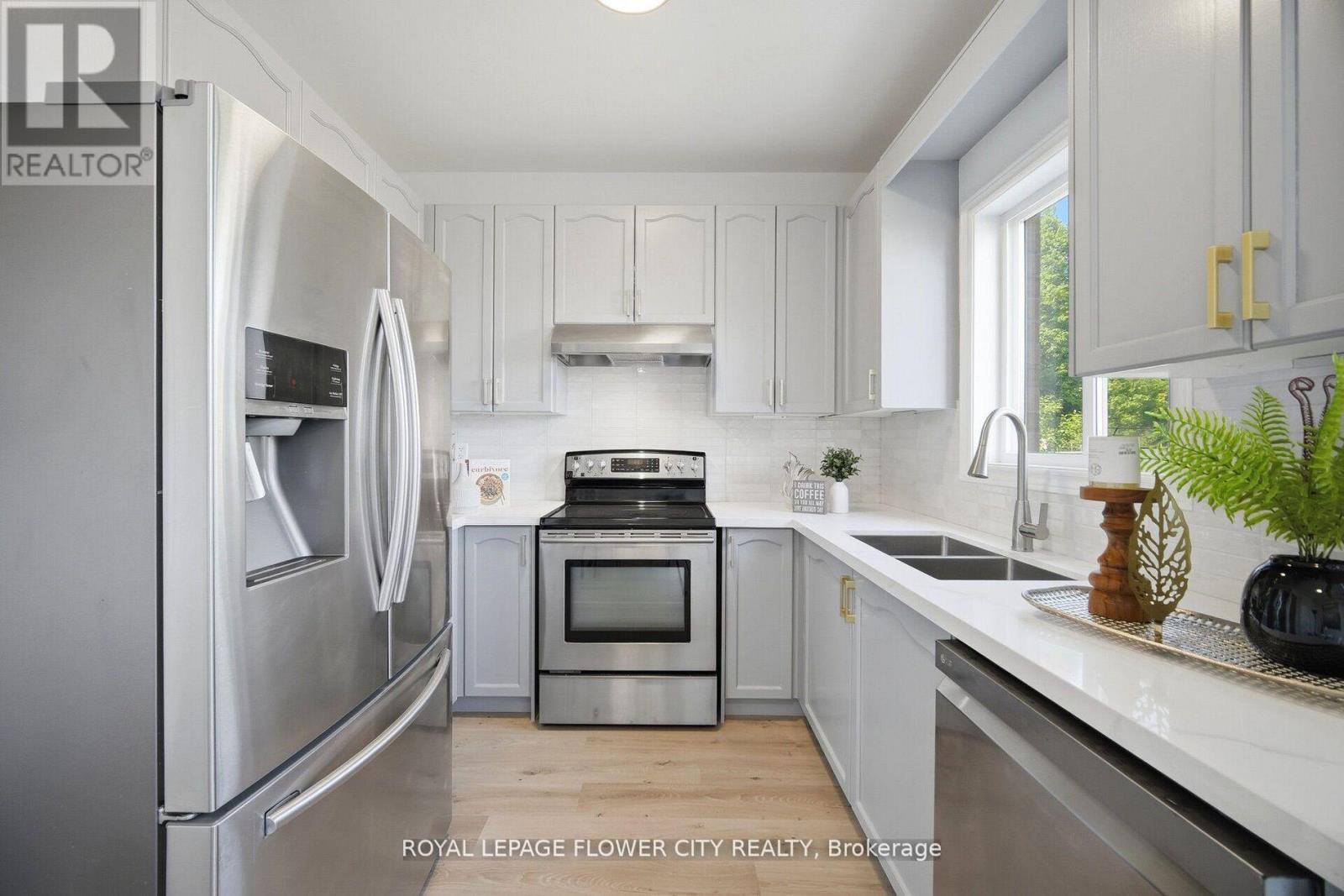24 MARTREE CRESCENT - 11