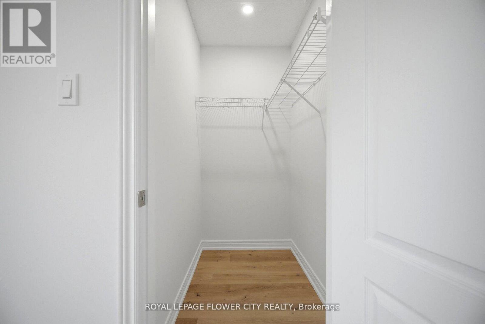 24 MARTREE CRESCENT - 21