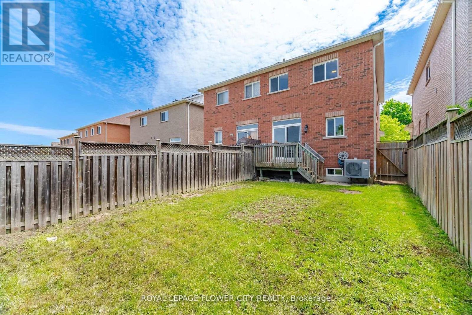 24 MARTREE CRESCENT - 33
