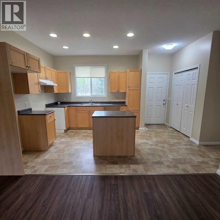 #4 624 41 Street - 8