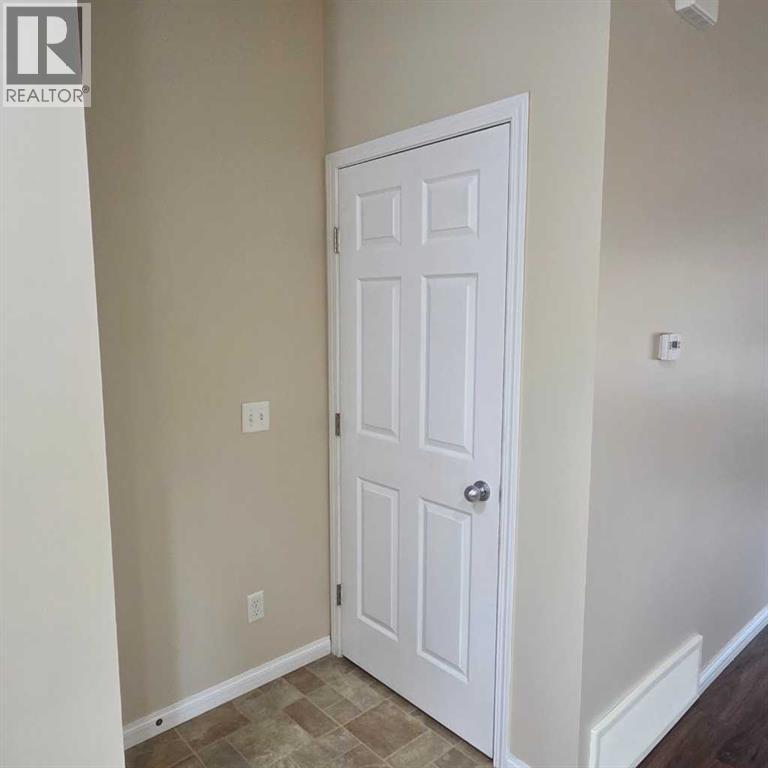 #4 624 41 Street - 28