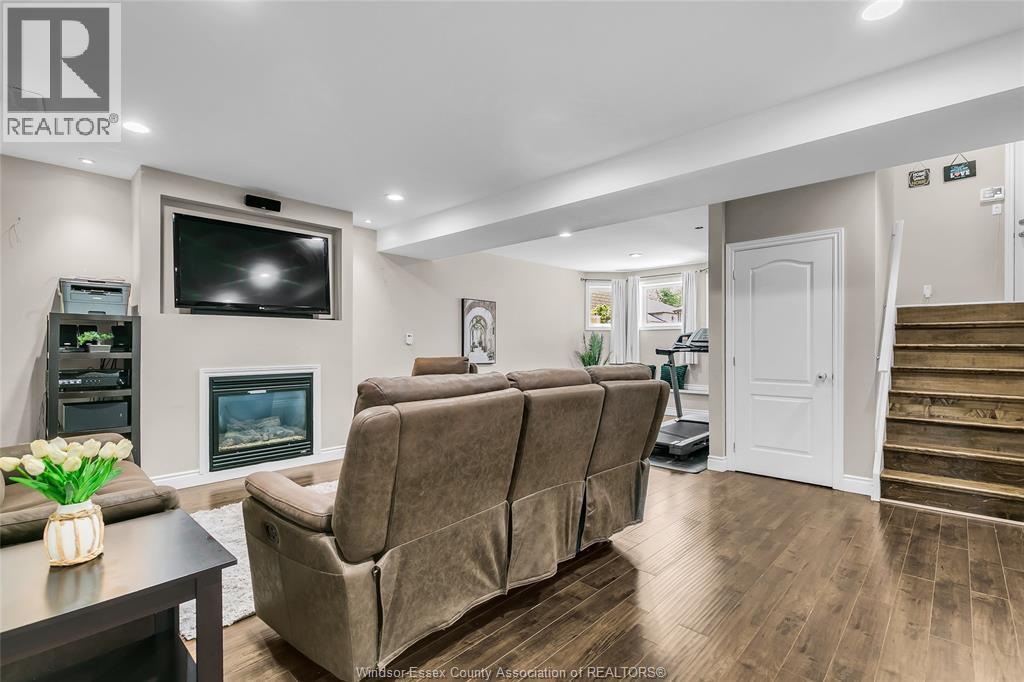992 WHISTLER COURT - 22