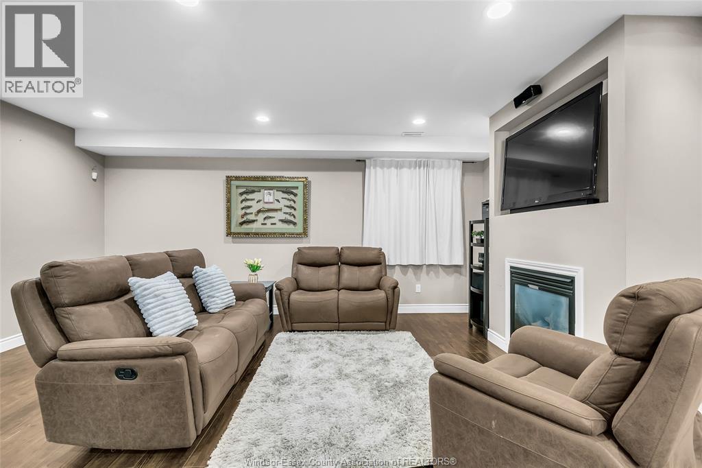 992 WHISTLER COURT - 25