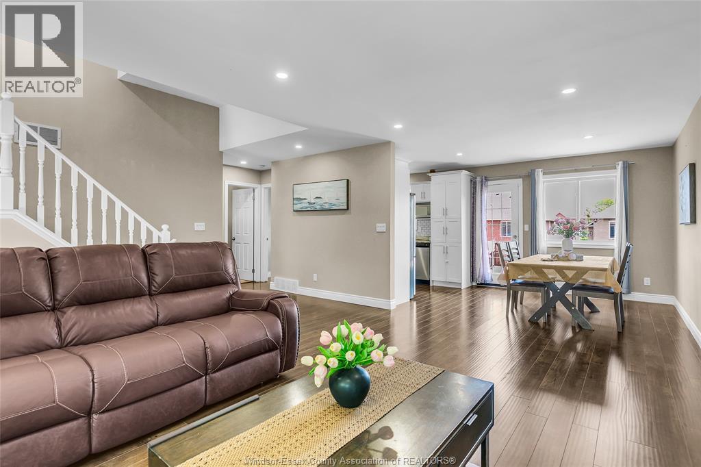 992 WHISTLER COURT - 8