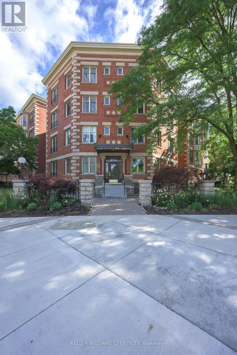 #205 460 WELLINGTON STREET - 1