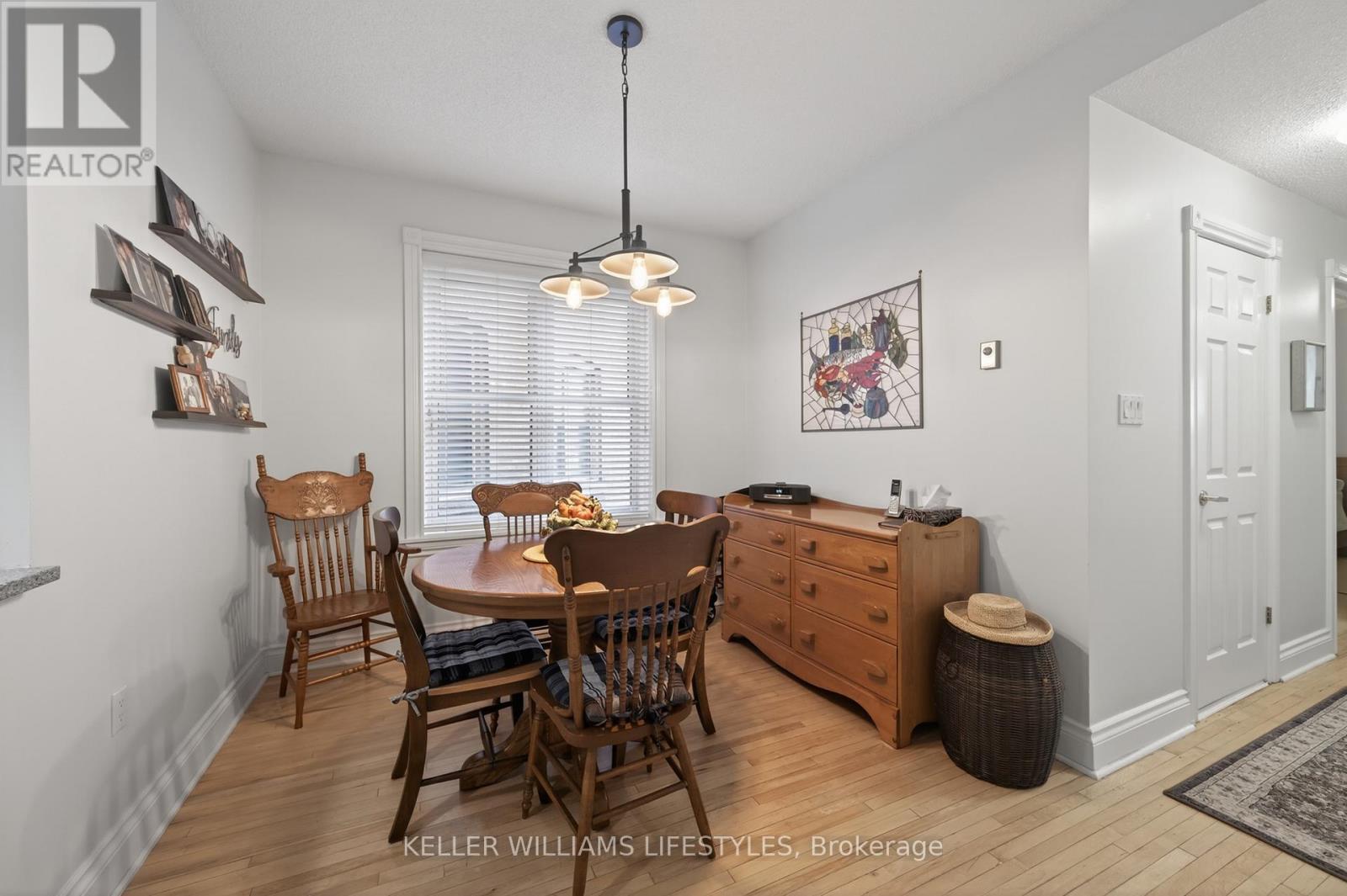 #205 460 WELLINGTON STREET - 11