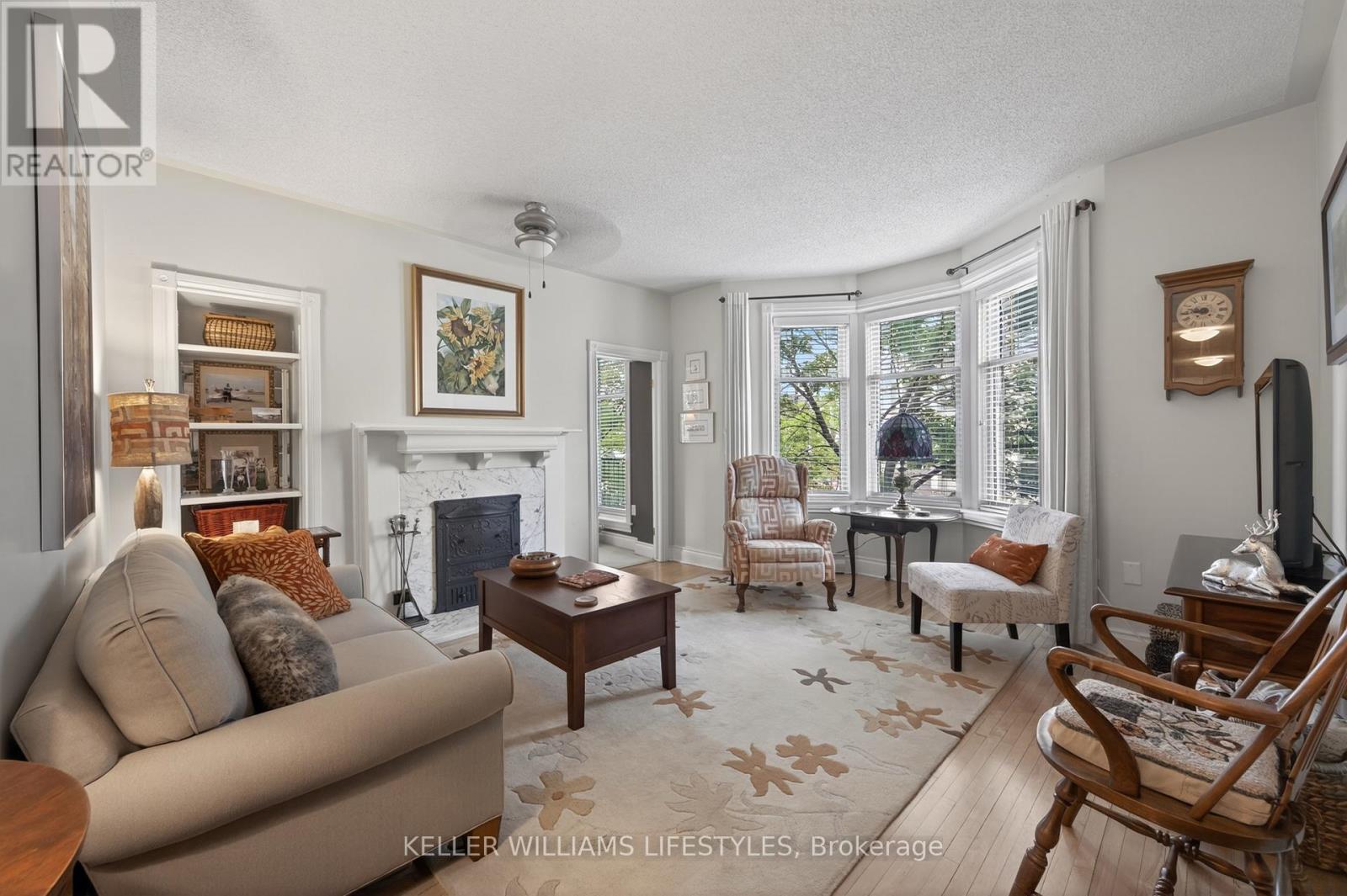 #205 460 WELLINGTON STREET - 12