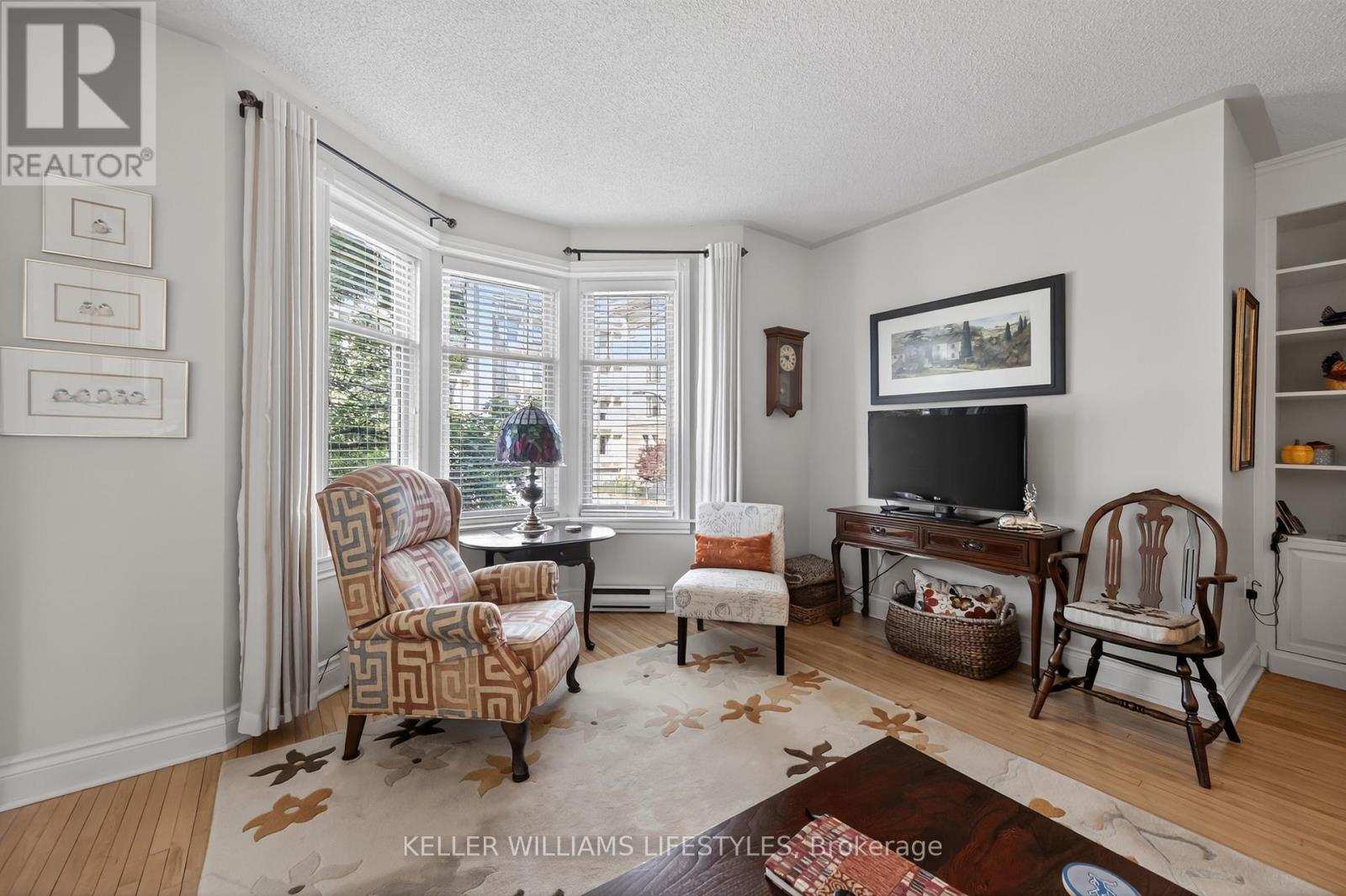 #205 460 WELLINGTON STREET - 14