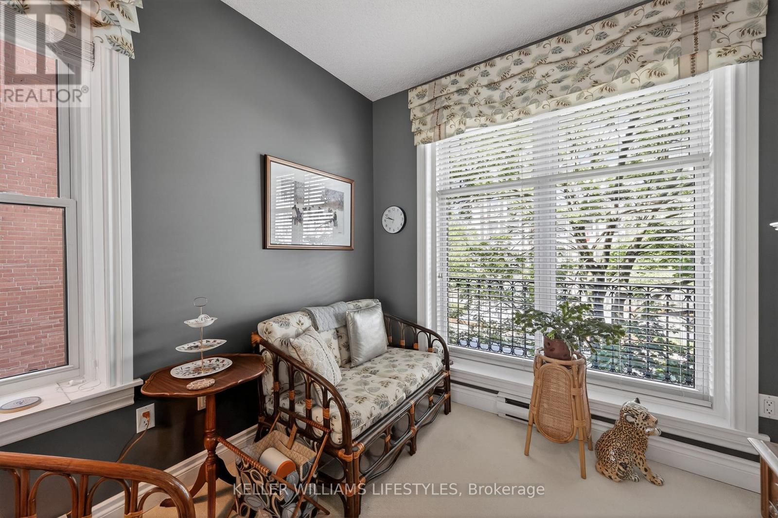 #205 460 WELLINGTON STREET - 16