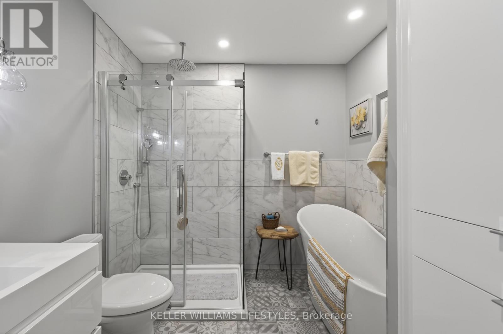 #205 460 WELLINGTON STREET - 20