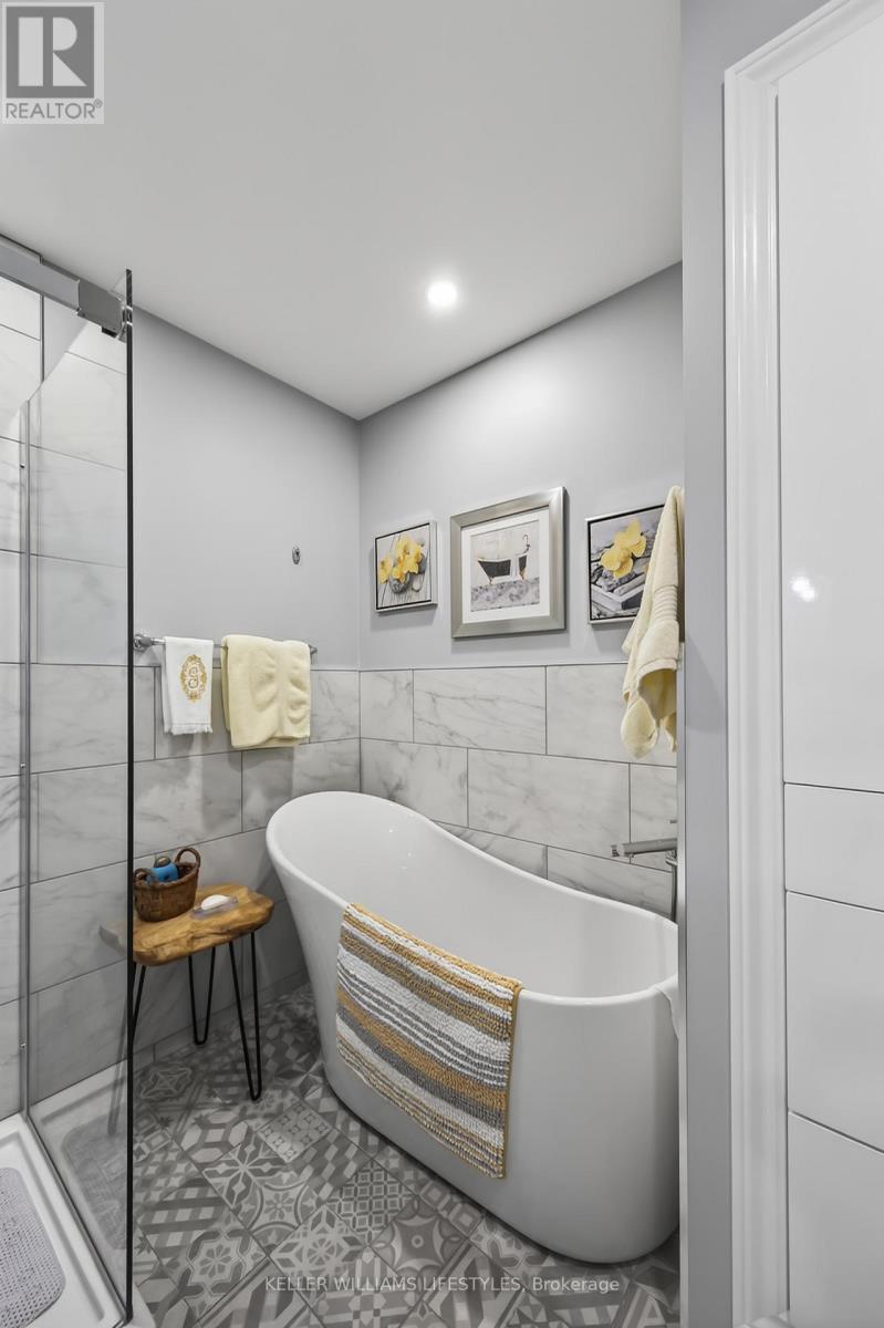 #205 460 WELLINGTON STREET - 21