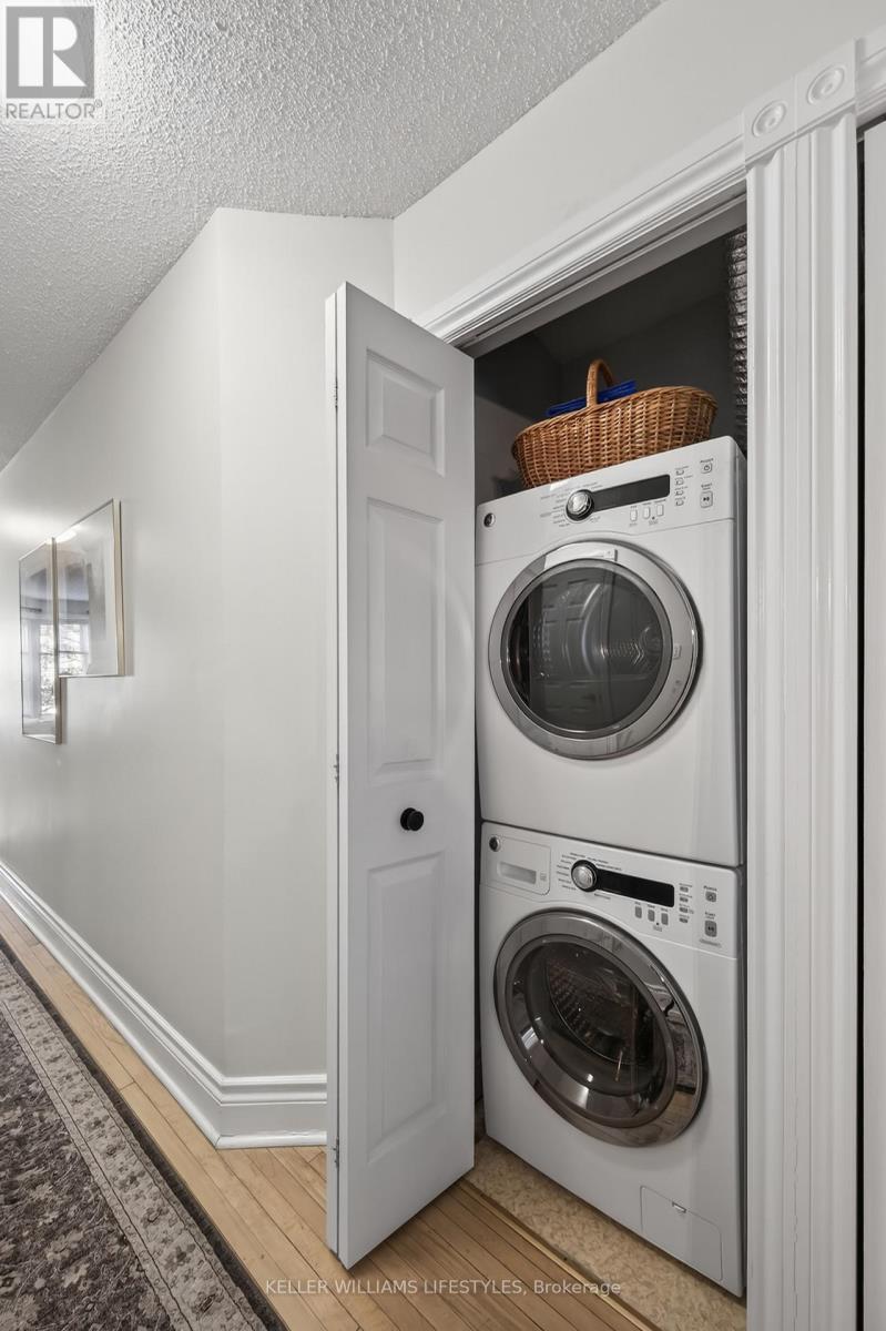 #205 460 WELLINGTON STREET - 24