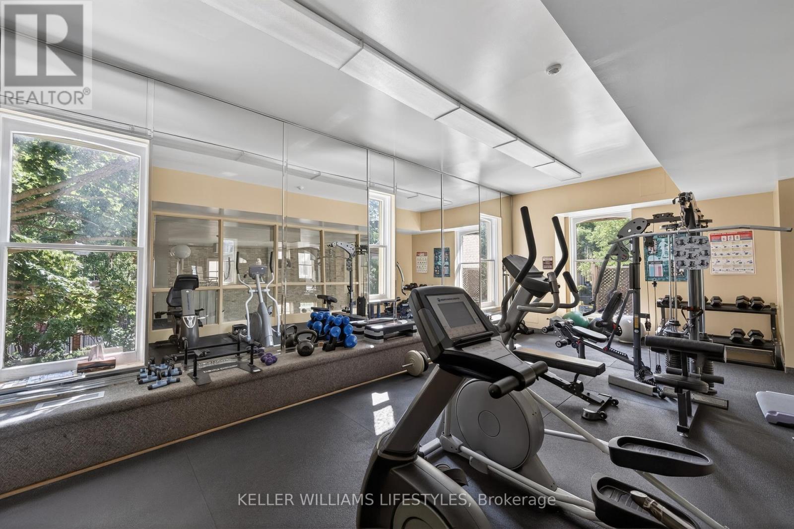 #205 460 WELLINGTON STREET - 29