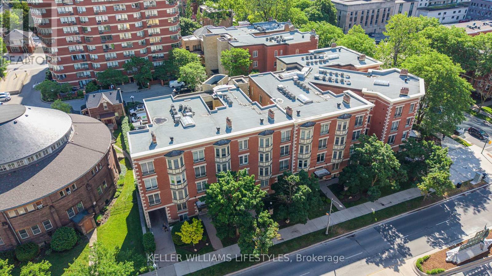 #205 460 WELLINGTON STREET - 31